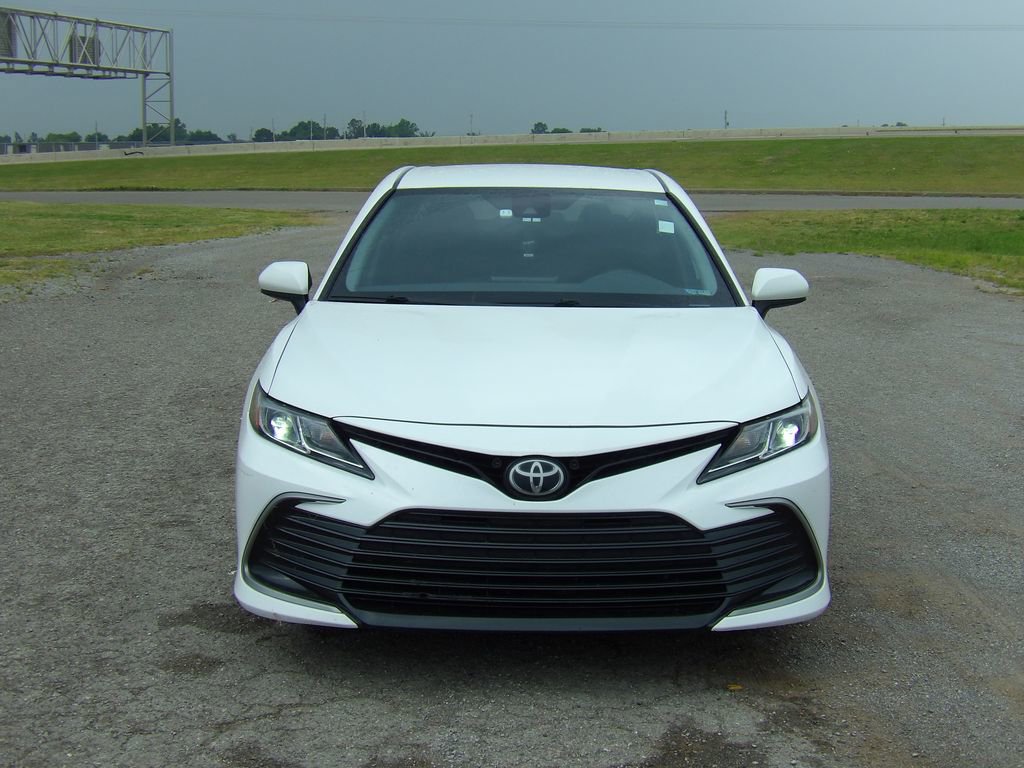 Used 2021 Toyota Camry LE FWD image 3