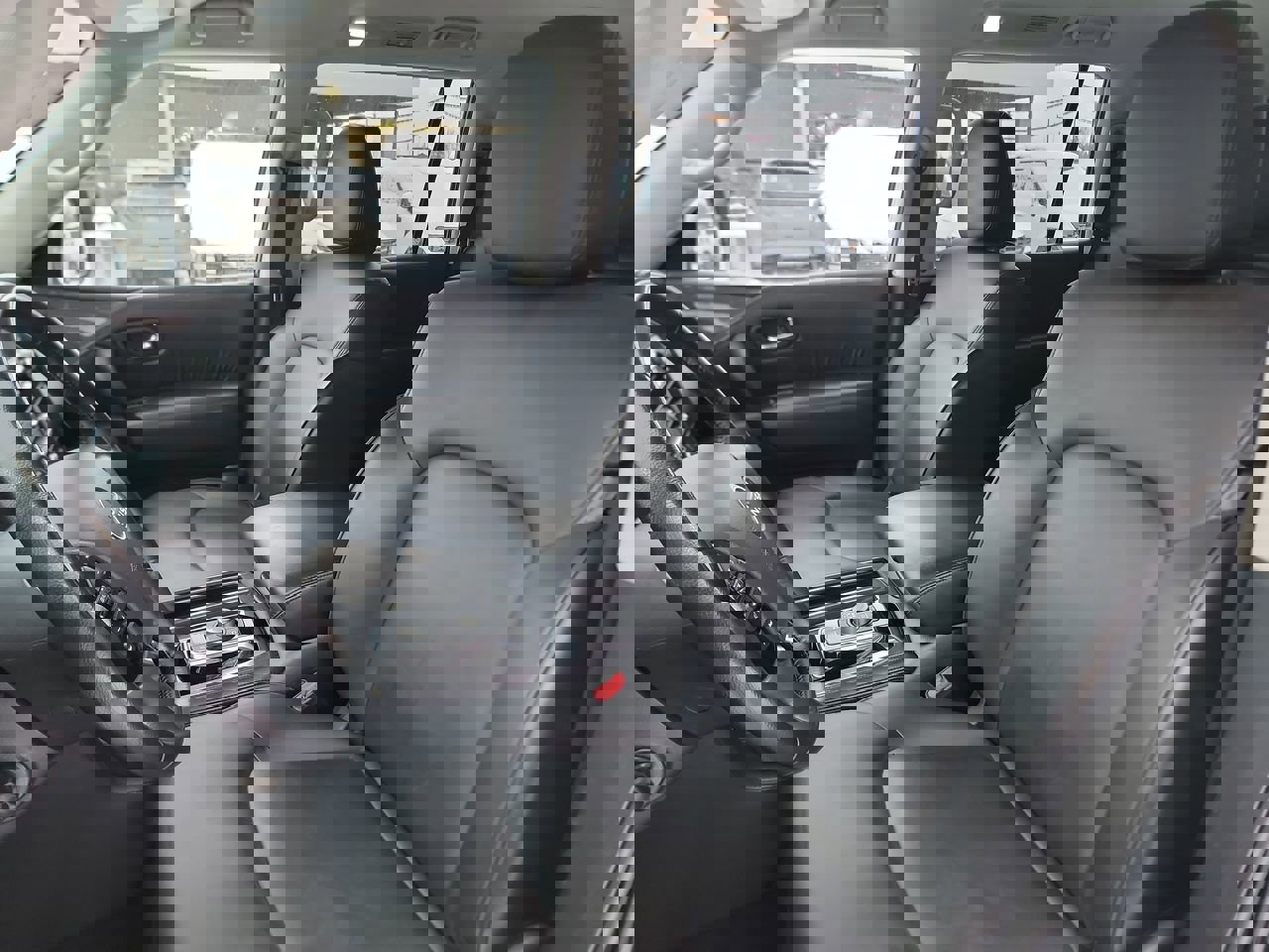 Used 2023 Nissan Armada SV image 13