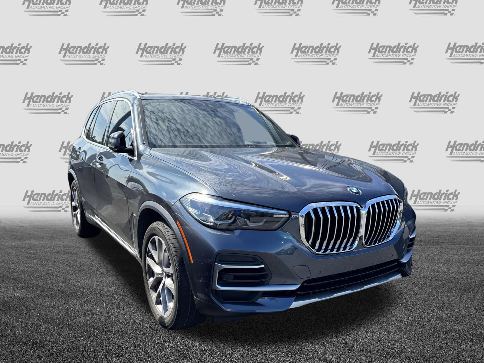 Used 2022 BMW X5 sDrive40i w/ Luxury Seating Package RWD image 2