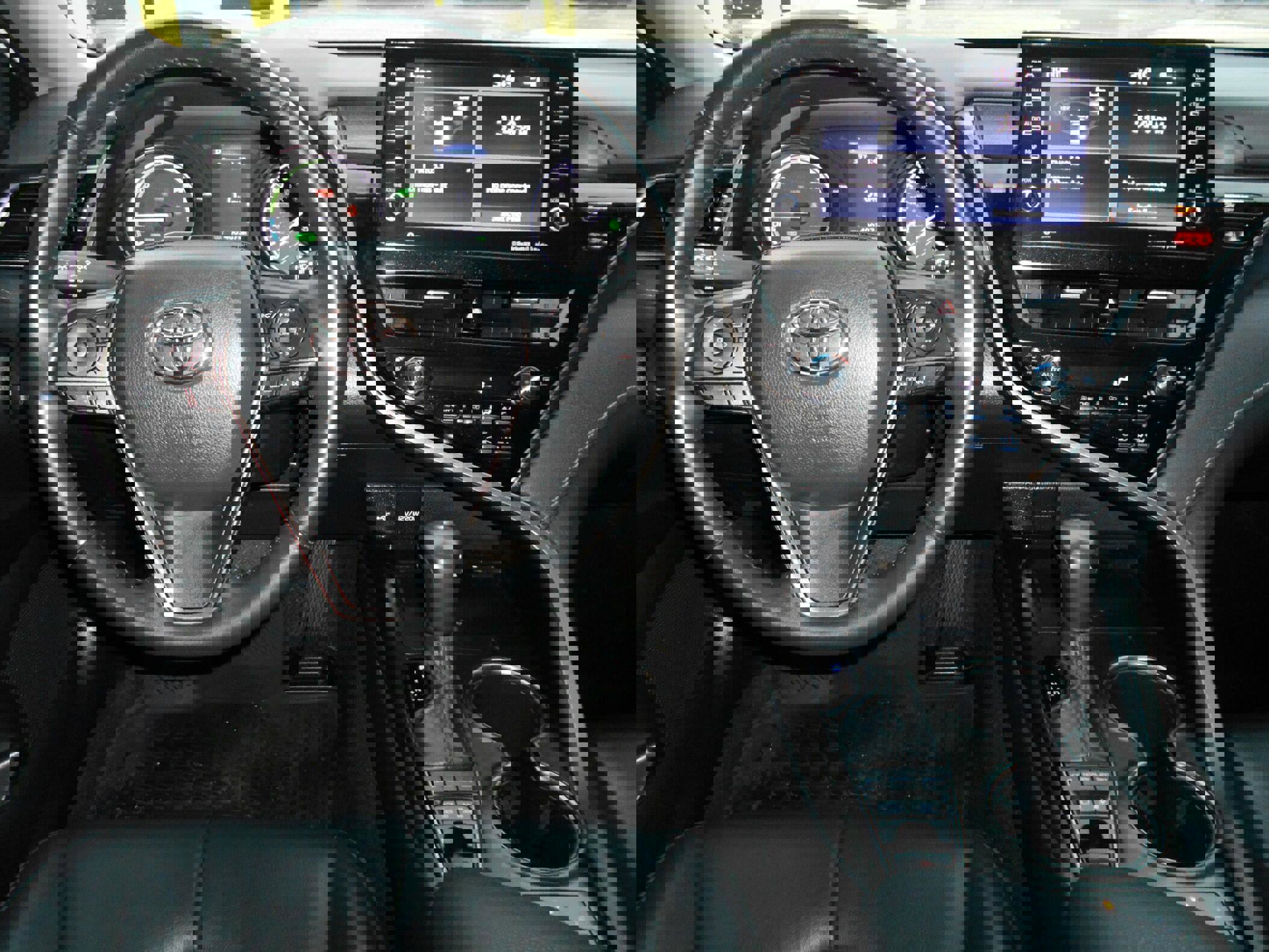 Used 2022 Toyota Camry SE image 4