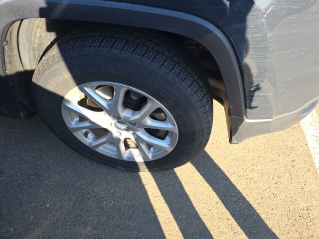 Used 2018 Jeep Cherokee Latitude Plus w/ Cold Weather Group image 5