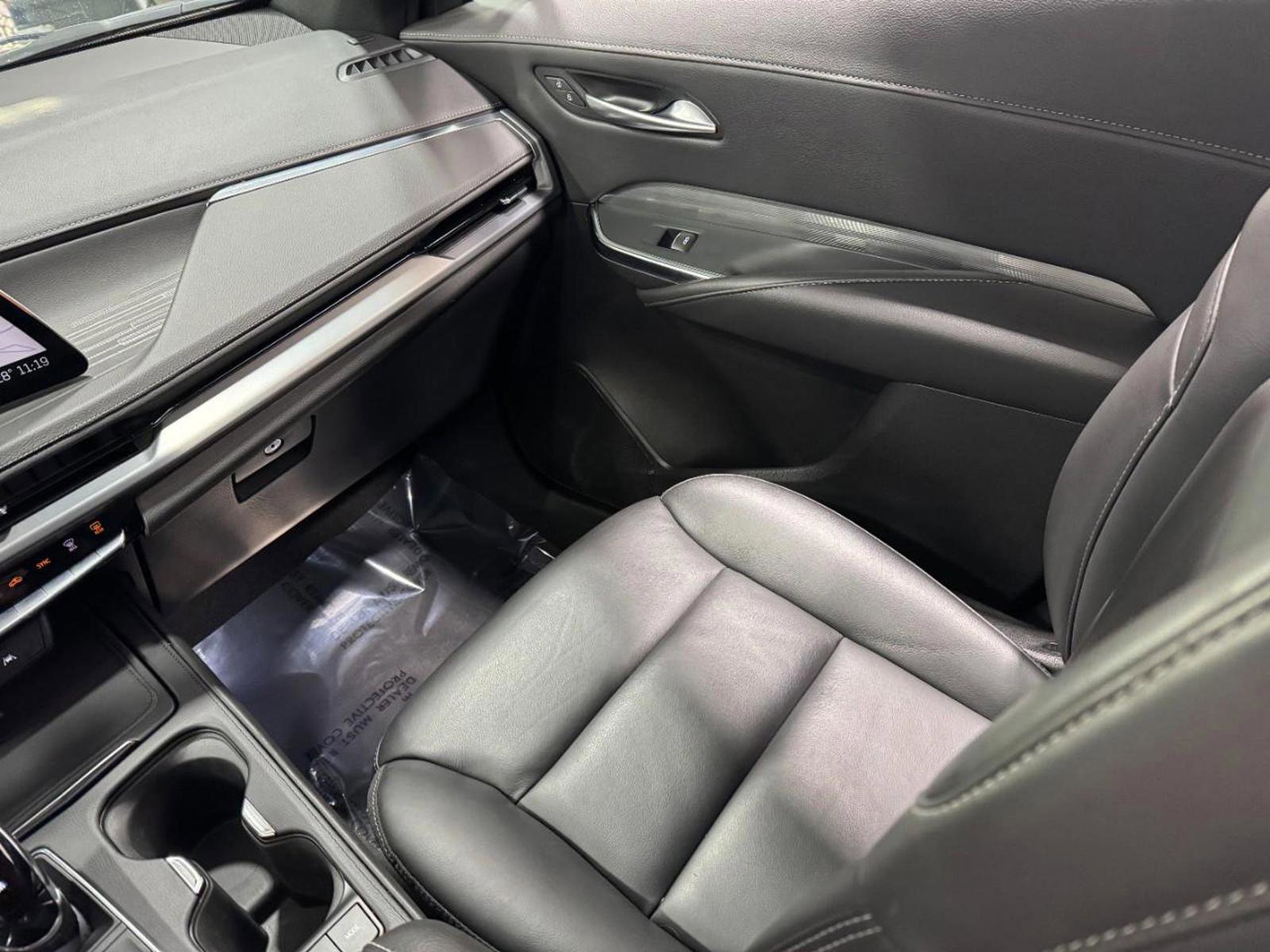 Used 2025 Cadillac XT4 Premium Luxury image 17