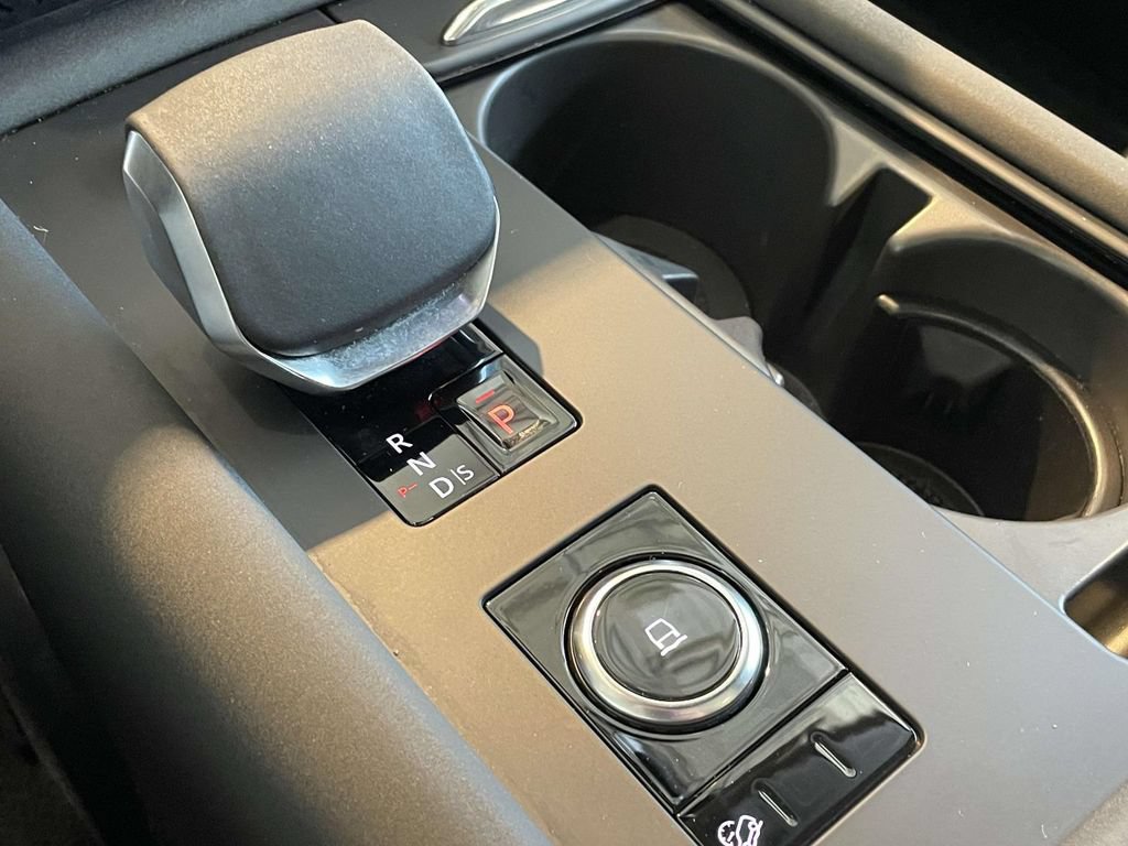 Used 2025 Land Rover Discovery S AWD/4WD image 32