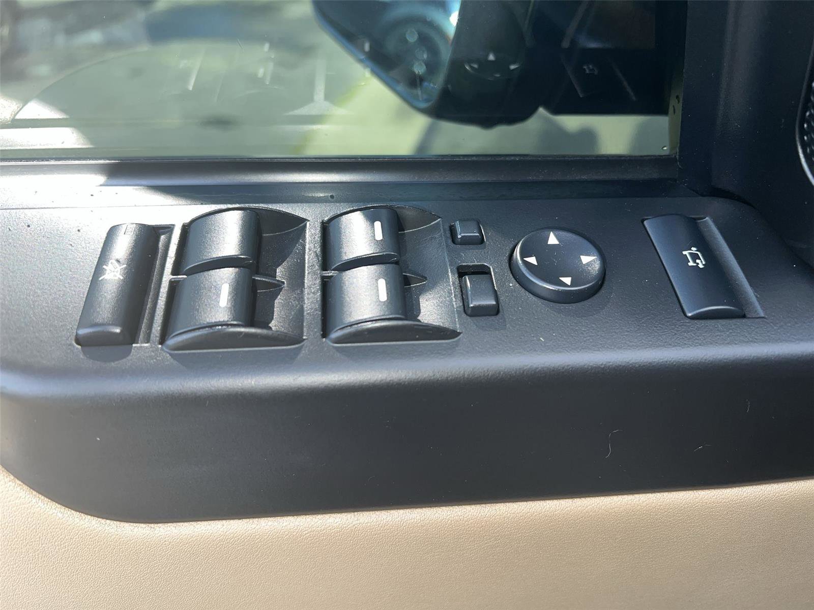 Used 2012 Land Rover Range Rover HSE image 11