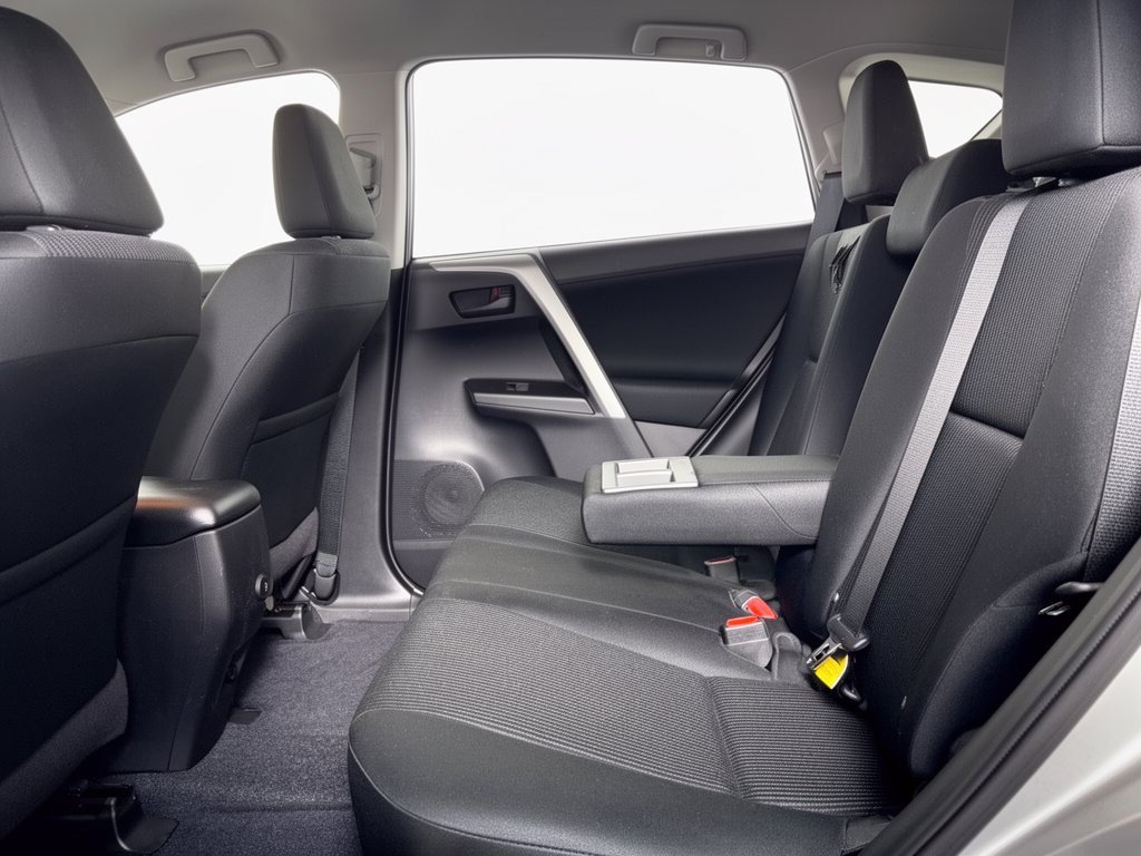 Used 2018 Toyota RAV4 LE FWD image 25