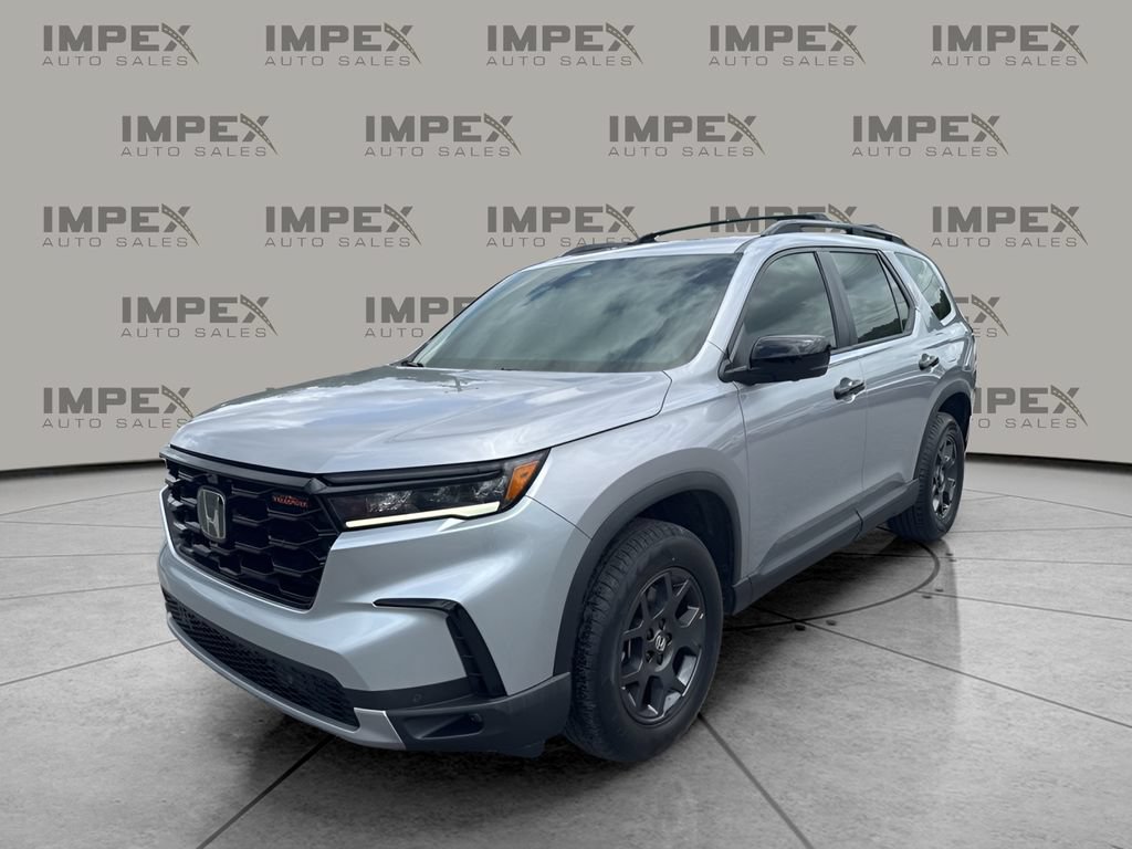 Used 2025 Honda Pilot TrailSport image 1