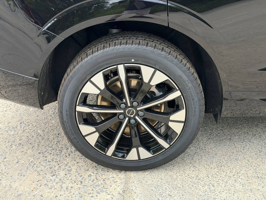 New 2026 Volvo XC60 T8 Plus w/ Protection Package Premier AWD/4WD image 6