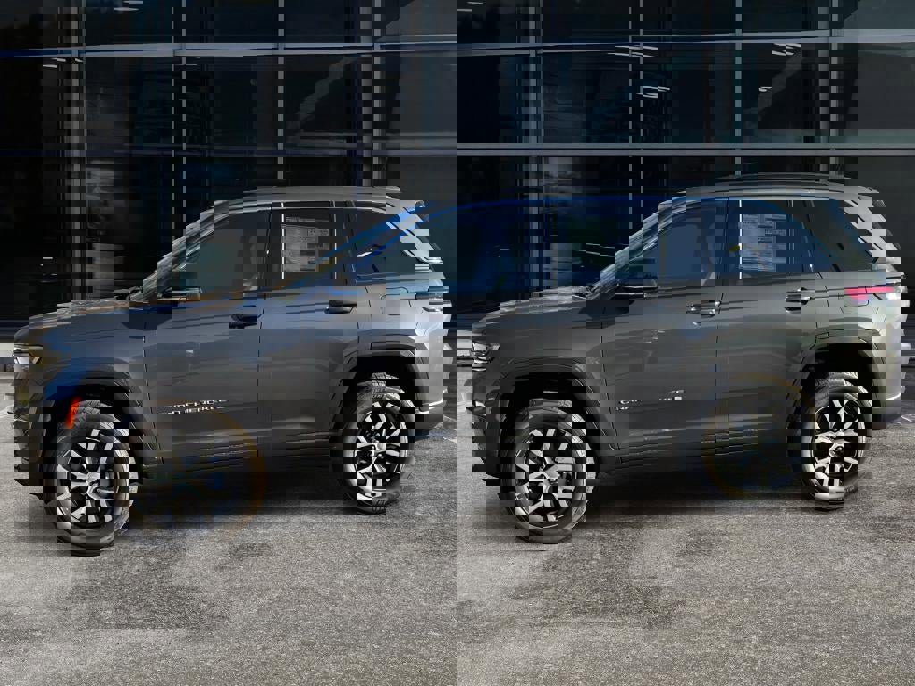New 2025 Jeep Grand Cherokee Limited image 3