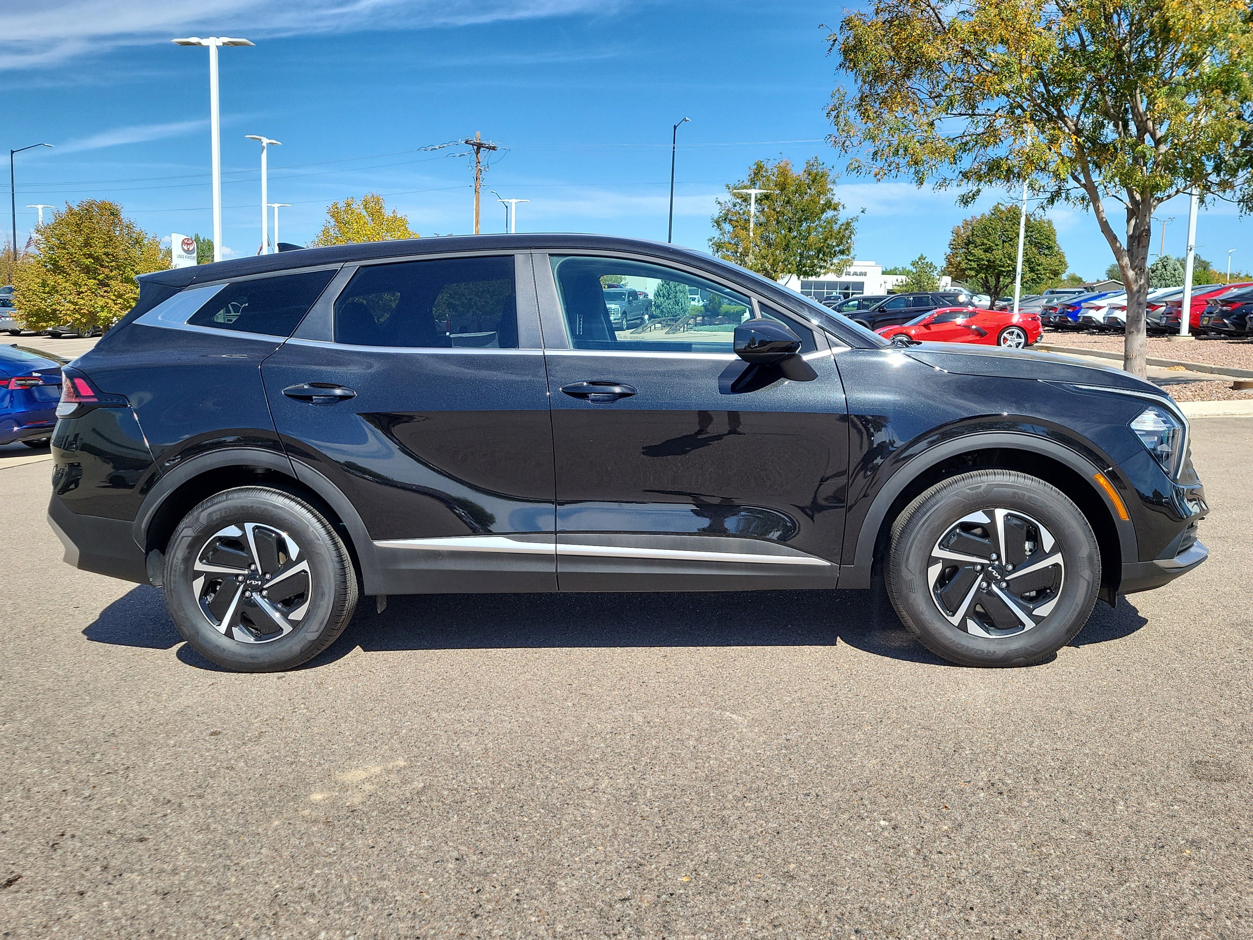 Used 2023 Kia Sportage LX image 2