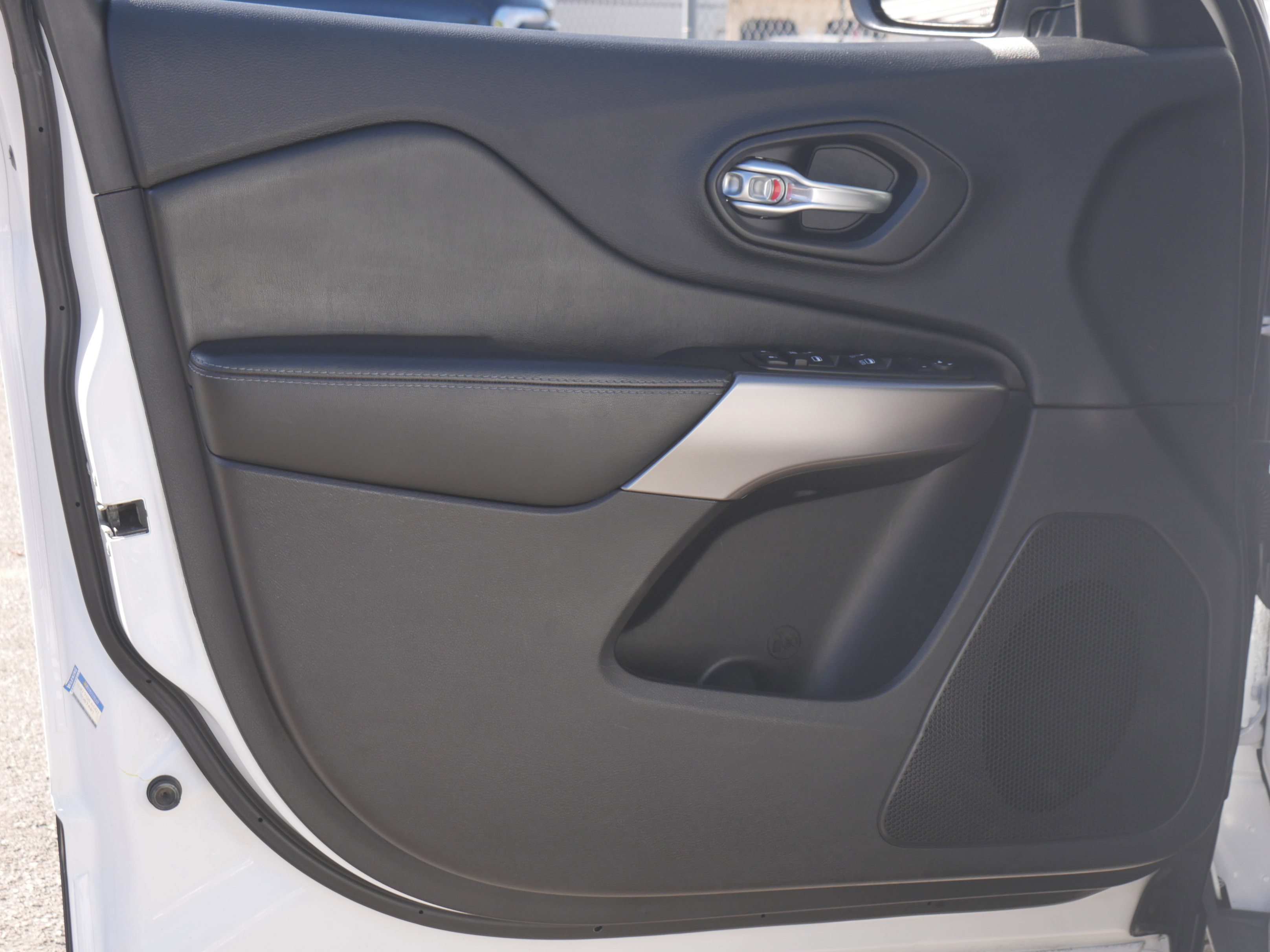 Used 2020 Jeep Cherokee Latitude image 33