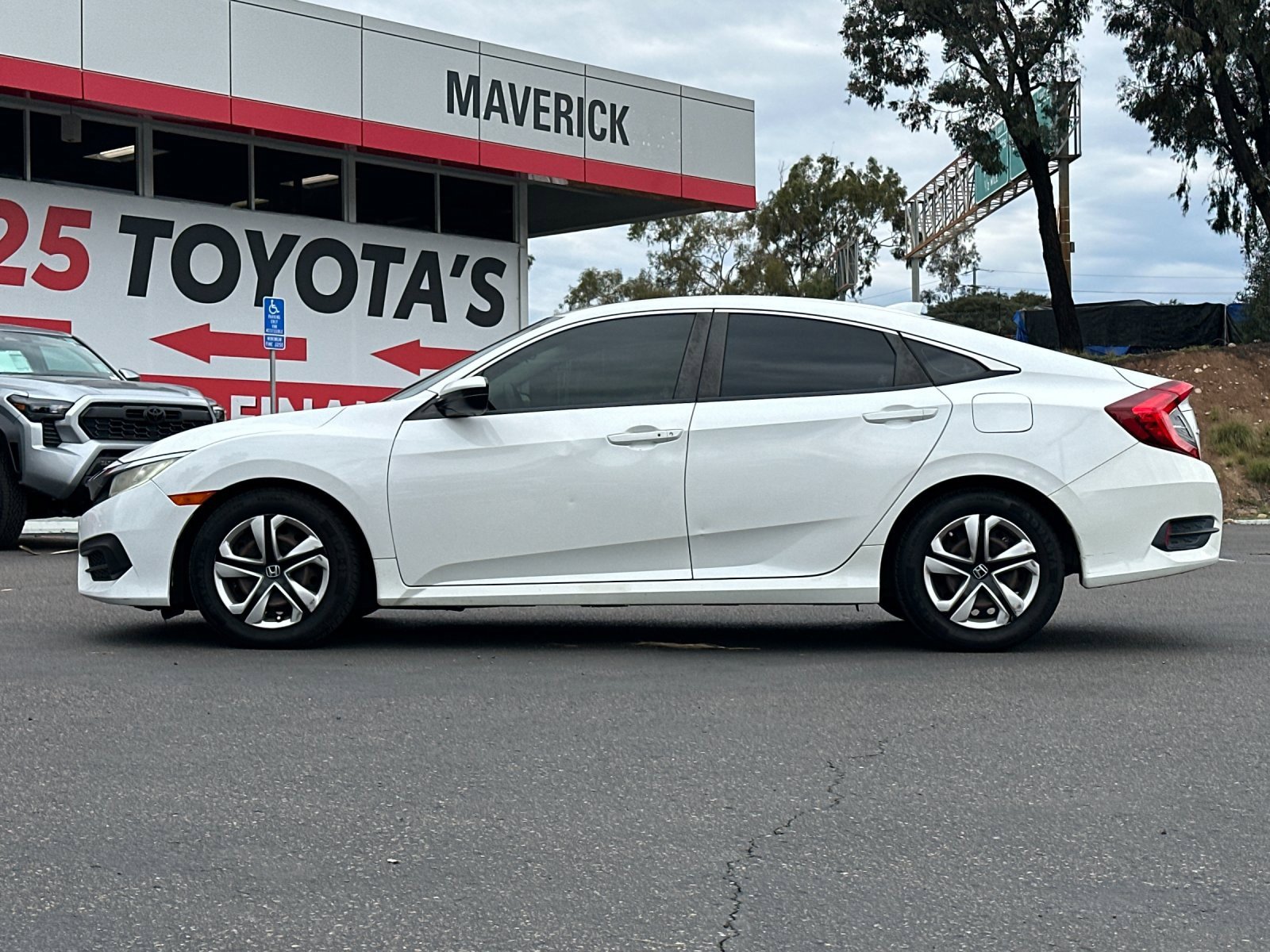 Used 2017 Honda Civic EX image 2