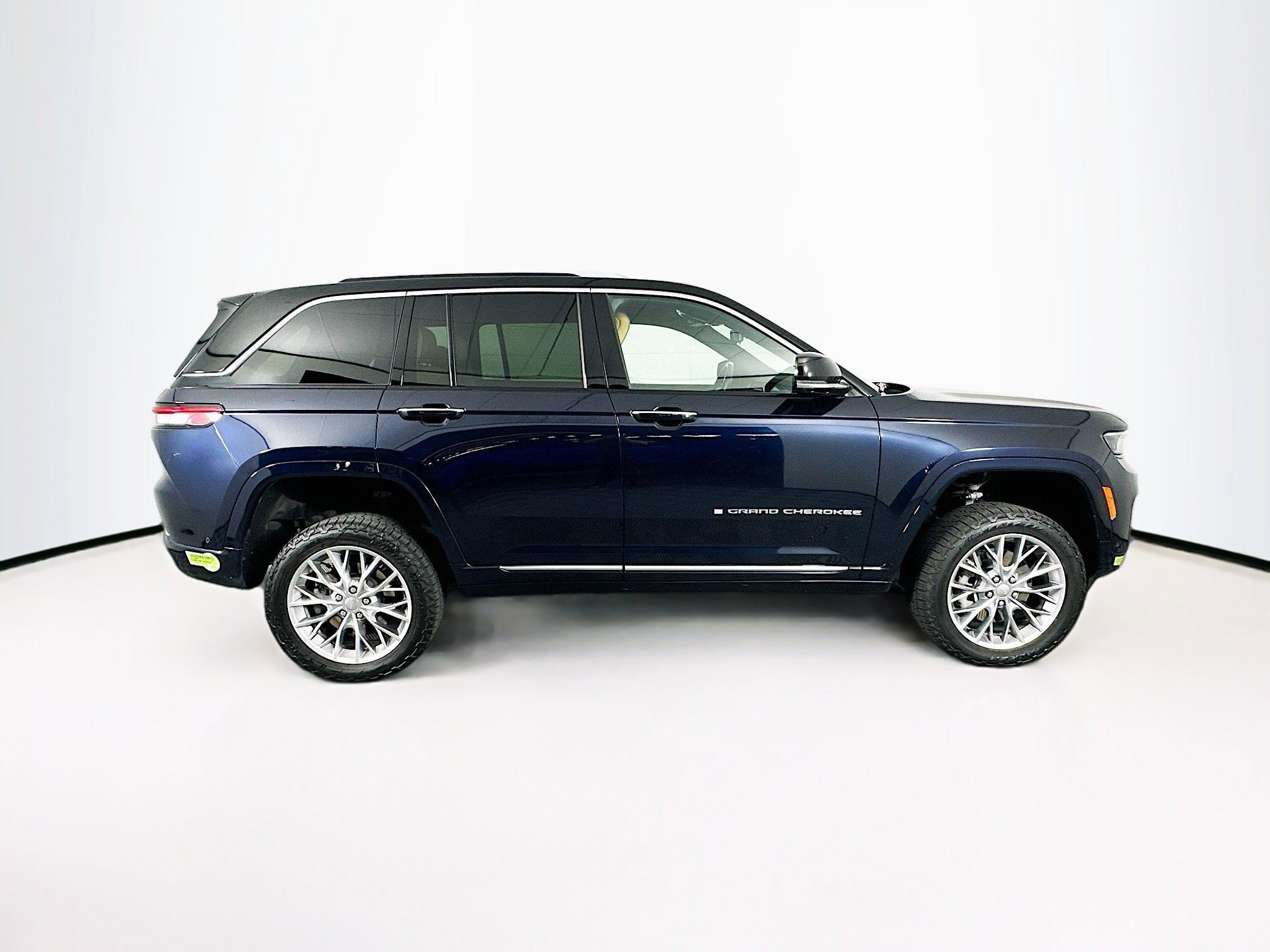 Used 2023 Jeep Grand Cherokee Summit w/ Advanced Protech Group IV image 10