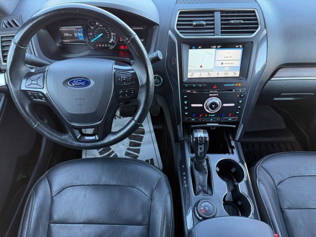 Used 2018 Ford Explorer Limited w/ Equipment Group 301A AWD/4WD image 3
