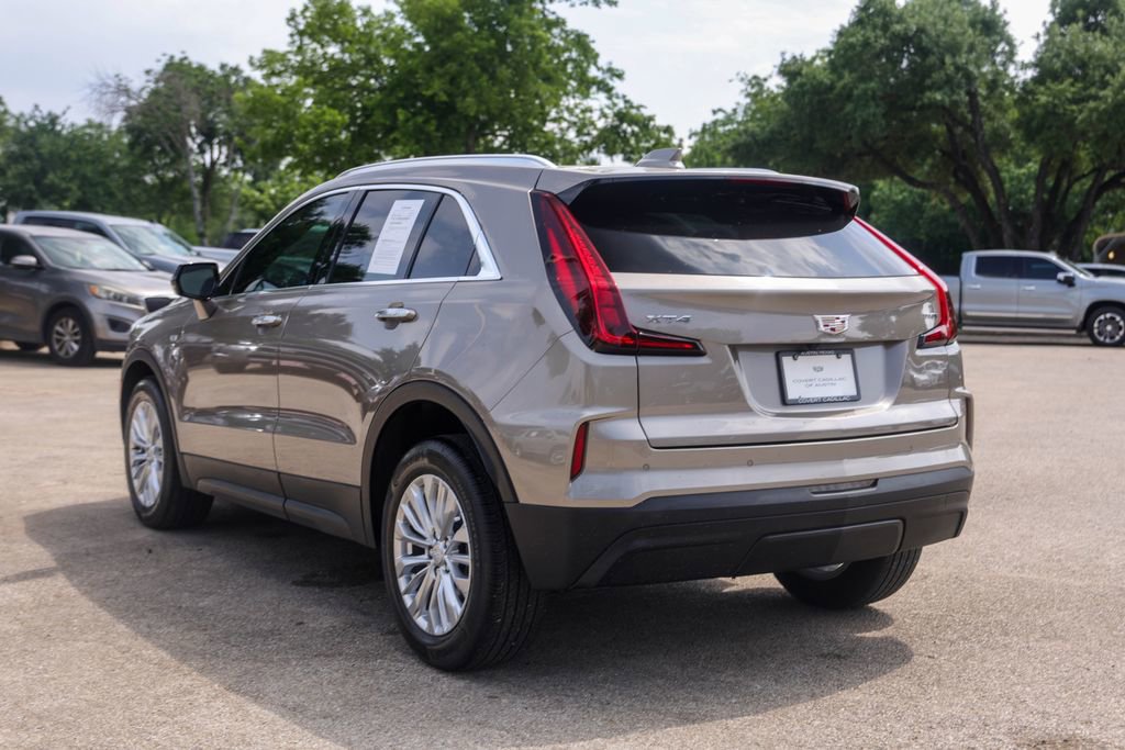 Certified 2024 Cadillac XT4 Luxury w/ Cold Weather Package FWD image 3