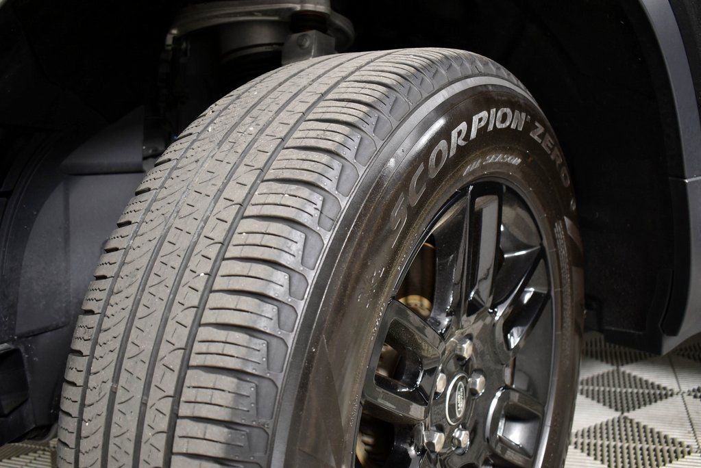 Used 2024 Land Rover Defender 130 S image 10