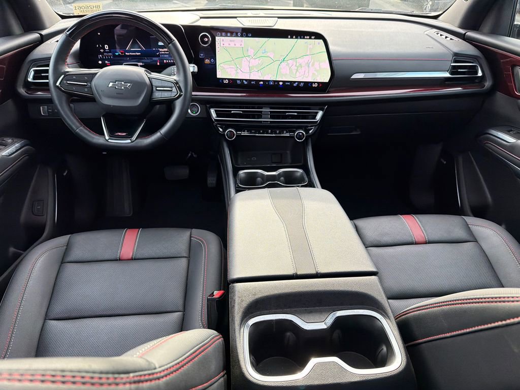 Used 2025 Chevrolet Traverse RS FWD image 23