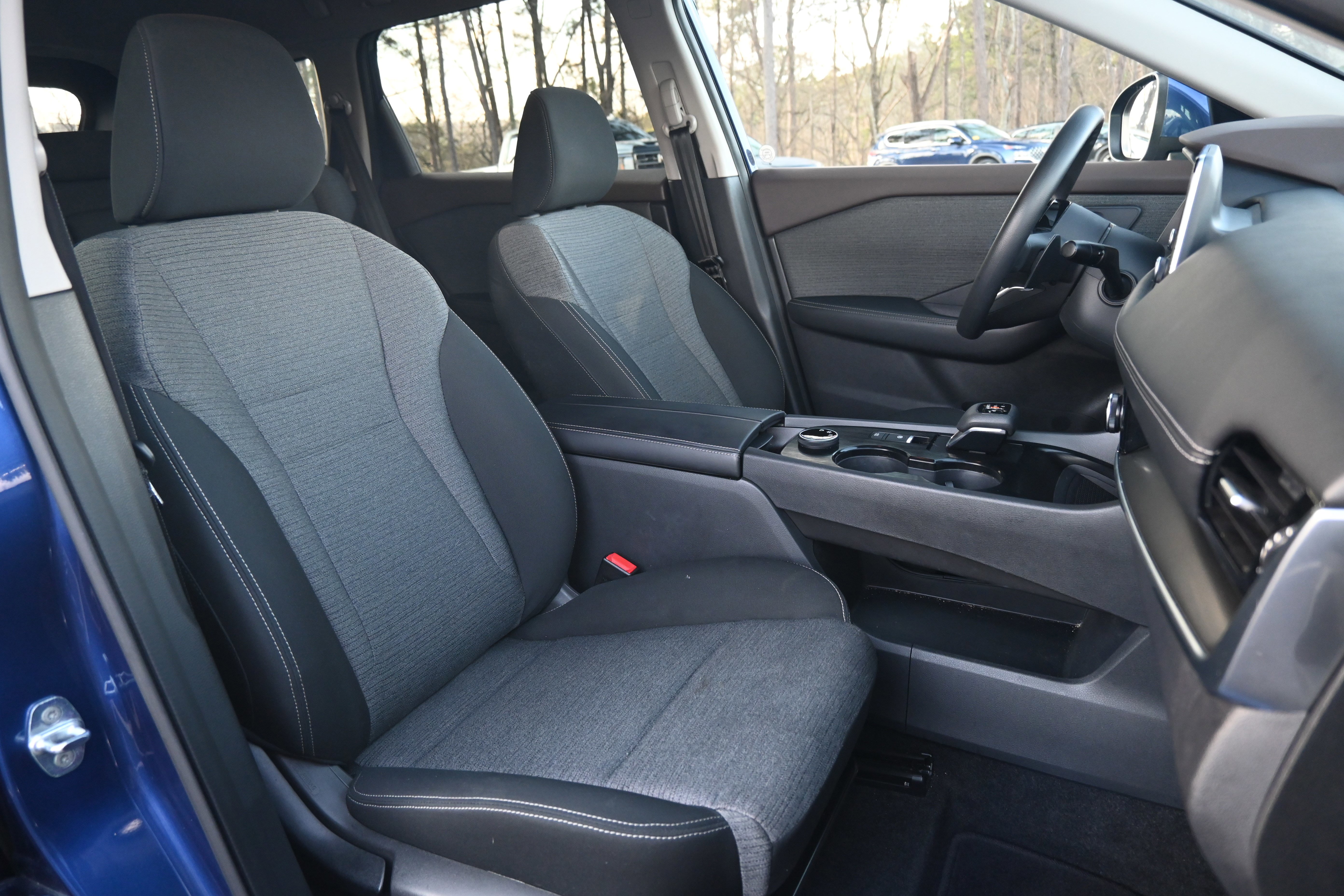 Used 2023 Nissan Rogue SV image 17