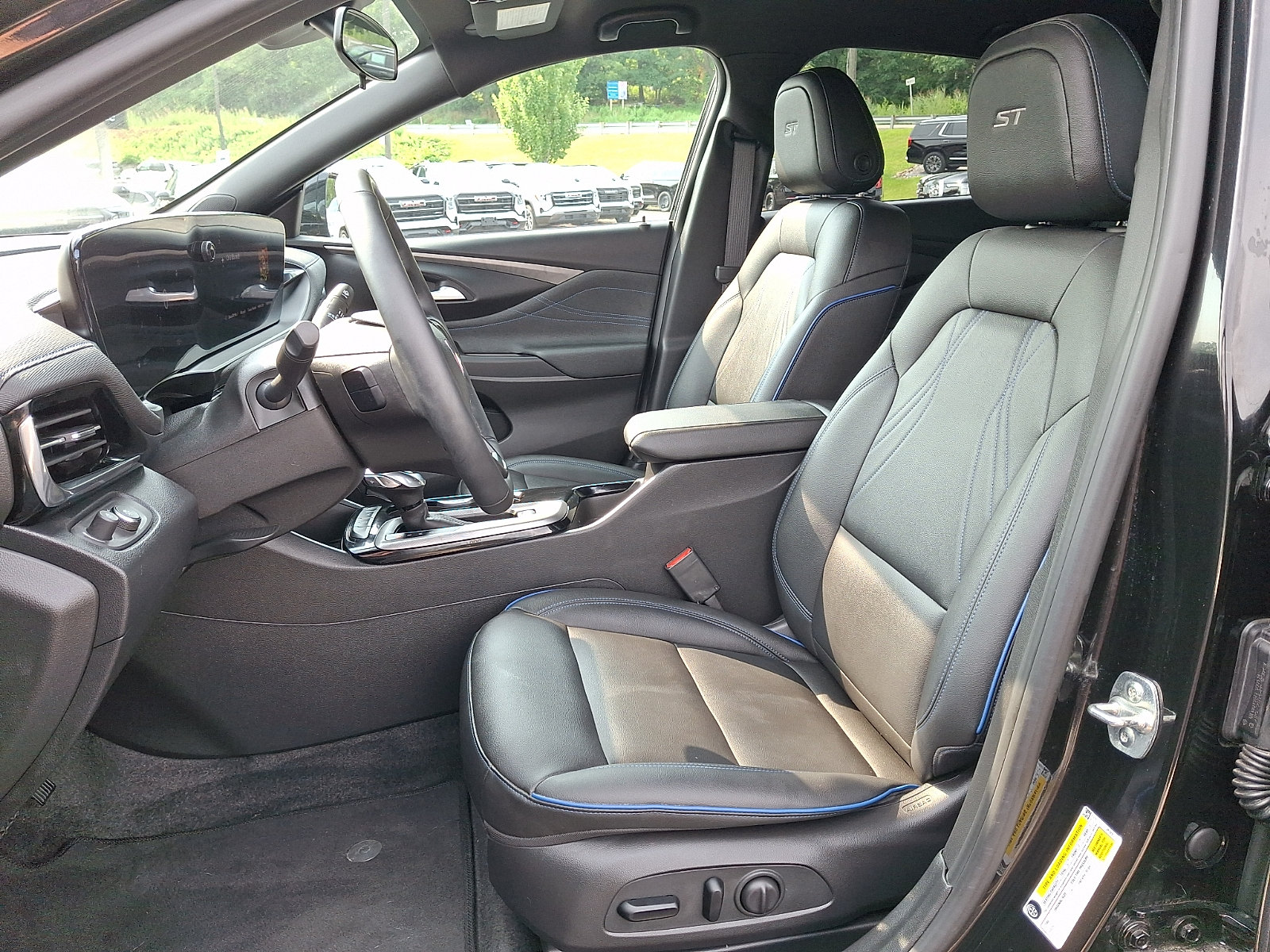 Used 2025 Buick Envista Sport Touring w/ Convenience I Package FWD image 14