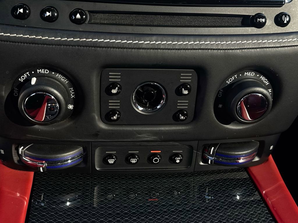 Used 2020 Rolls-Royce Wraith image 25