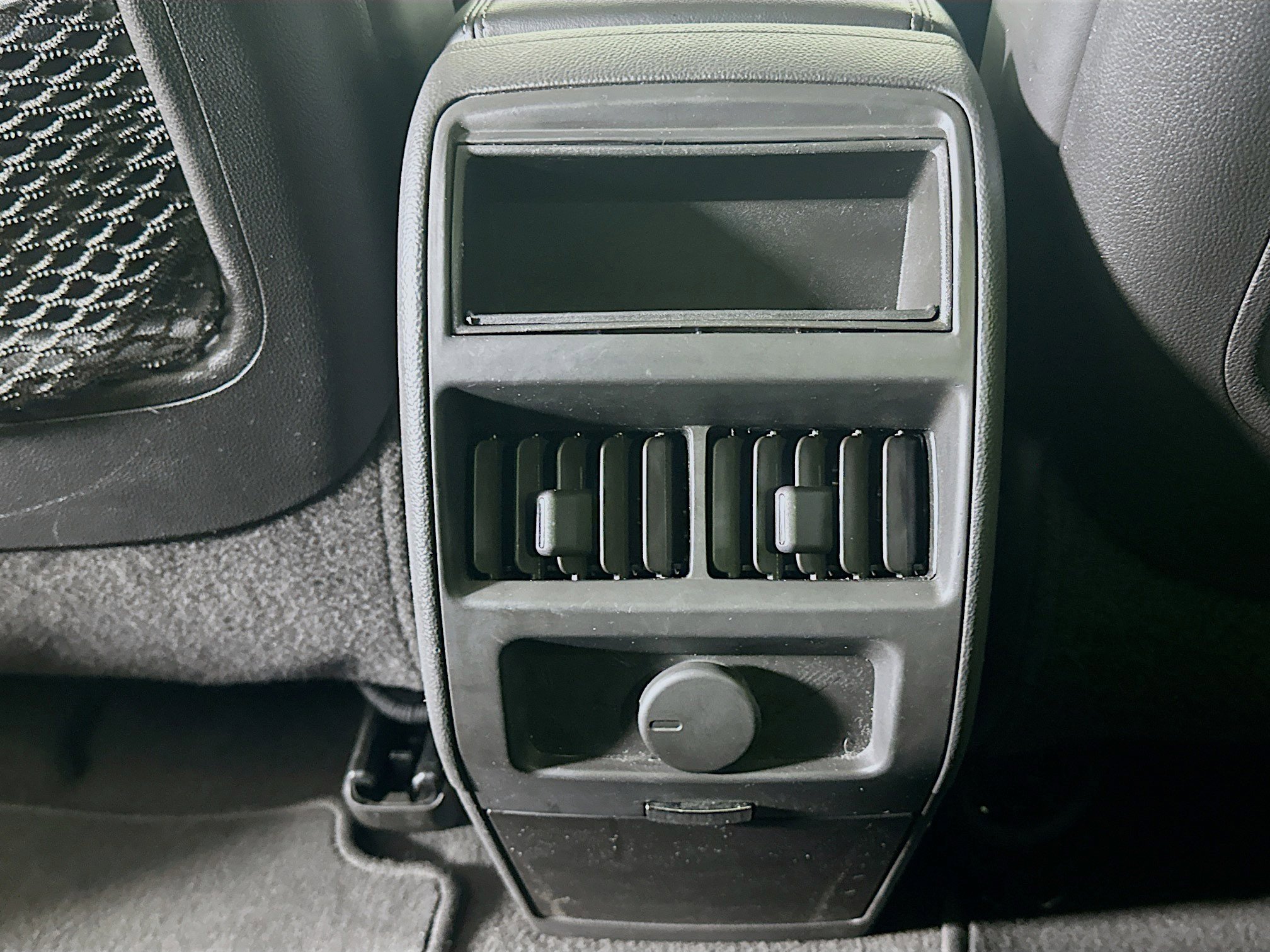 Used 2014 Cadillac SRX Luxury w/ Driver Awareness Package FWD image 28