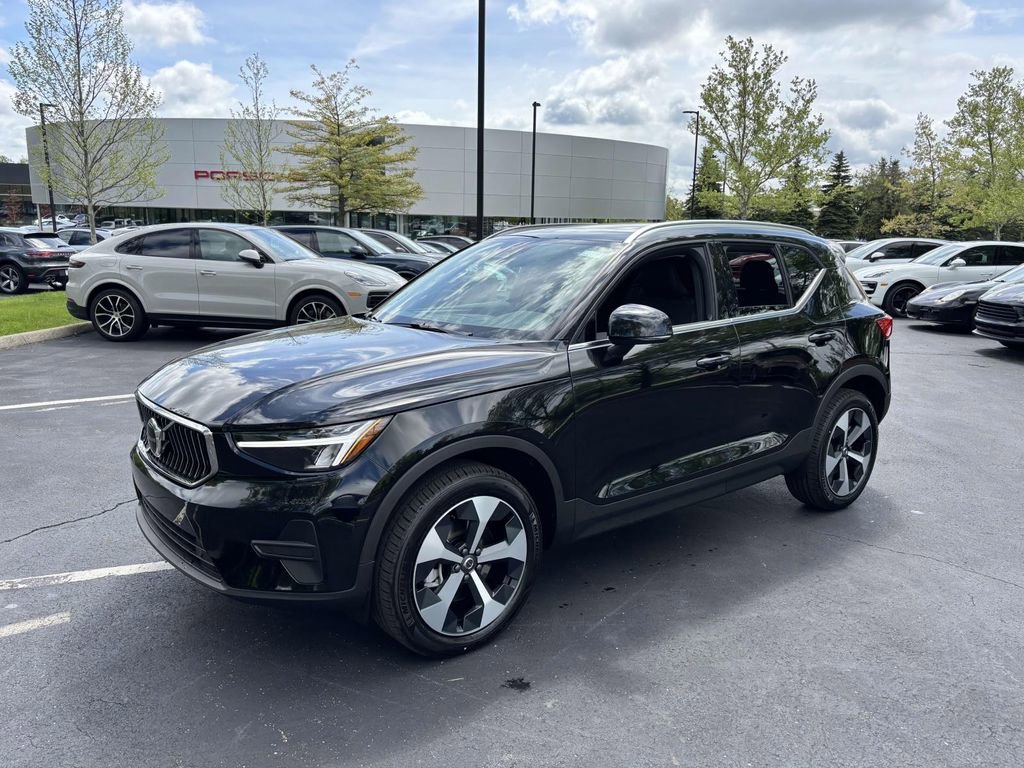 New 2025 Volvo XC40 B5 Core w/ Protection Package Premier image 3