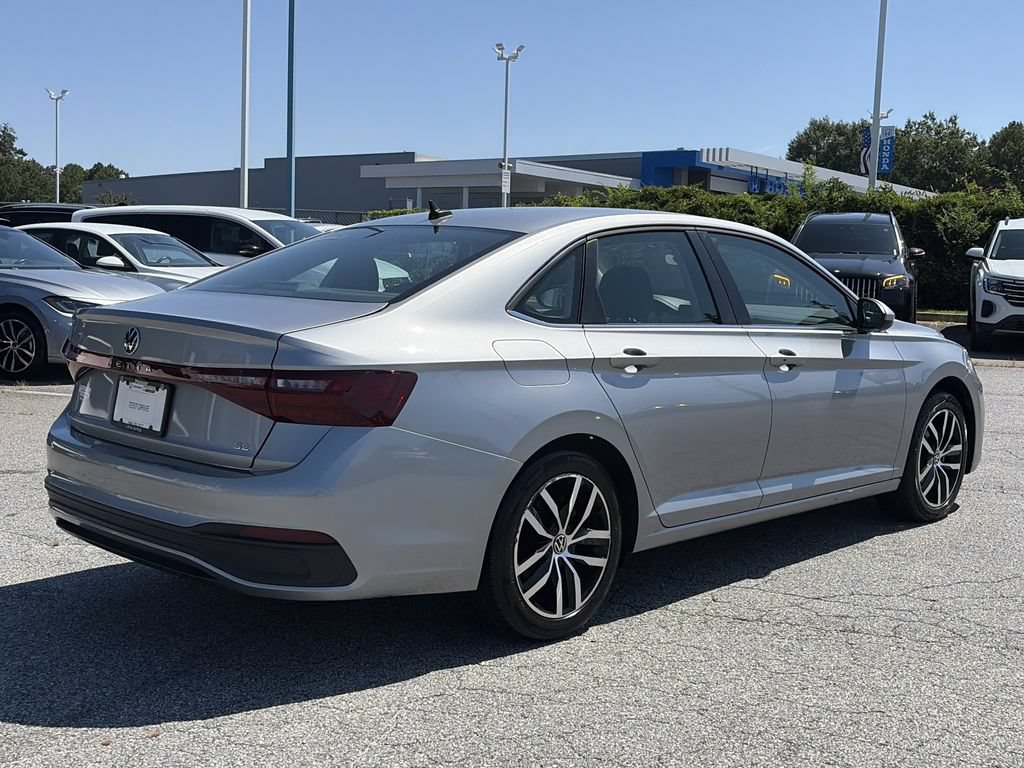 Used 2025 Volkswagen Jetta SE FWD image 22