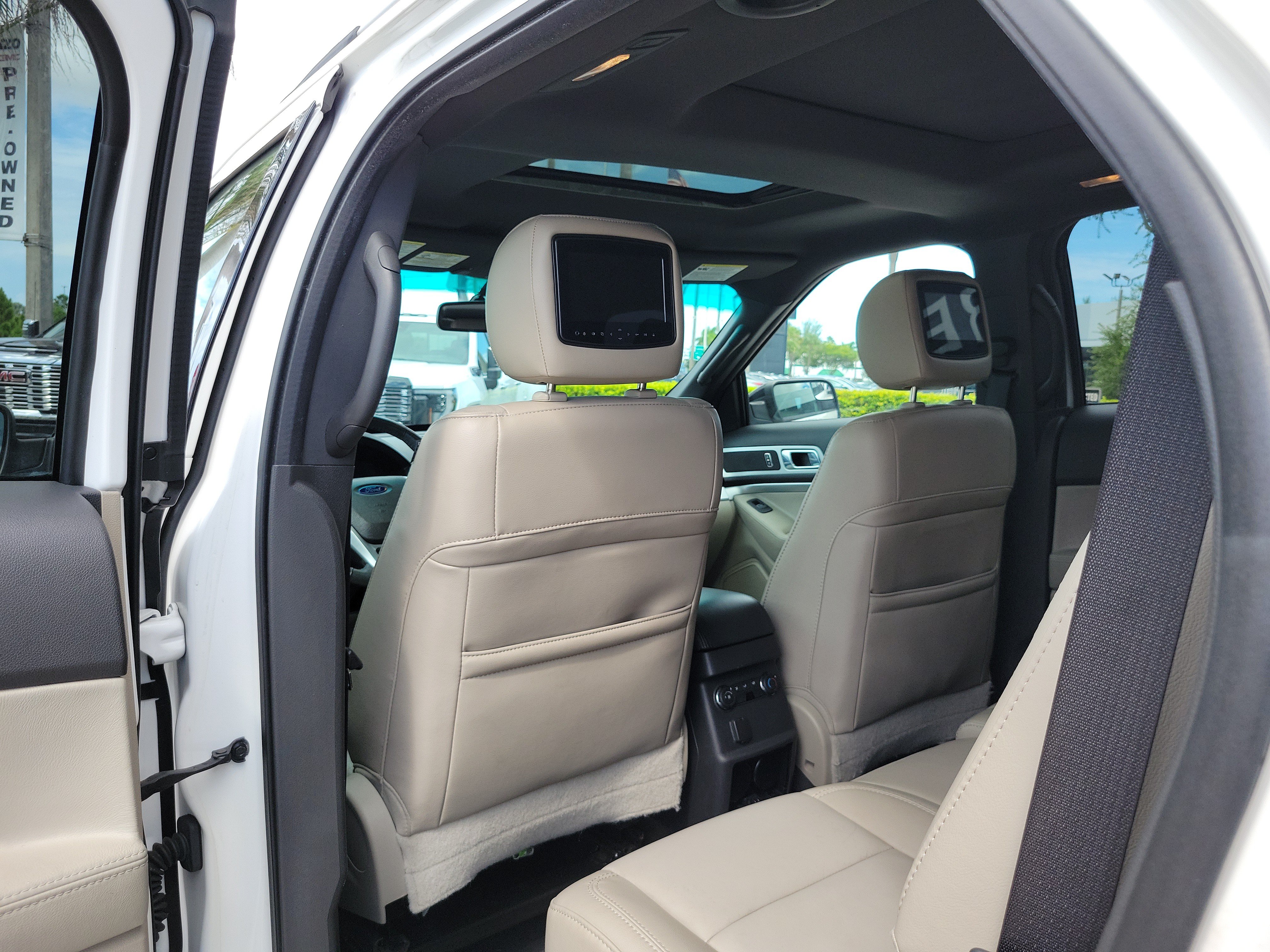 Used 2013 Ford Explorer XLT FWD image 17