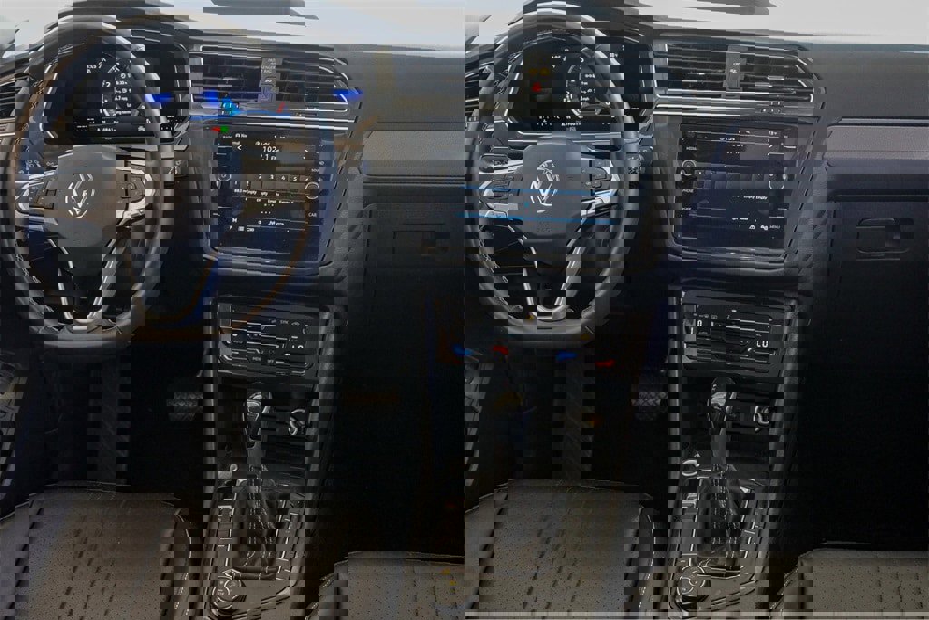 Used 2022 Volkswagen Tiguan SE image 27