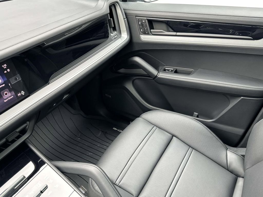 New 2026 Porsche Cayenne Coupe AWD/4WD image 28
