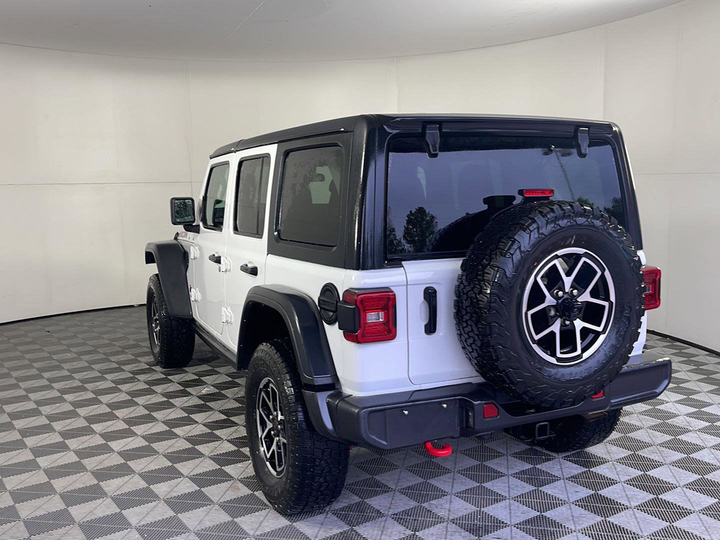 Used 2024 Jeep Wrangler Unlimited Rubicon image 9