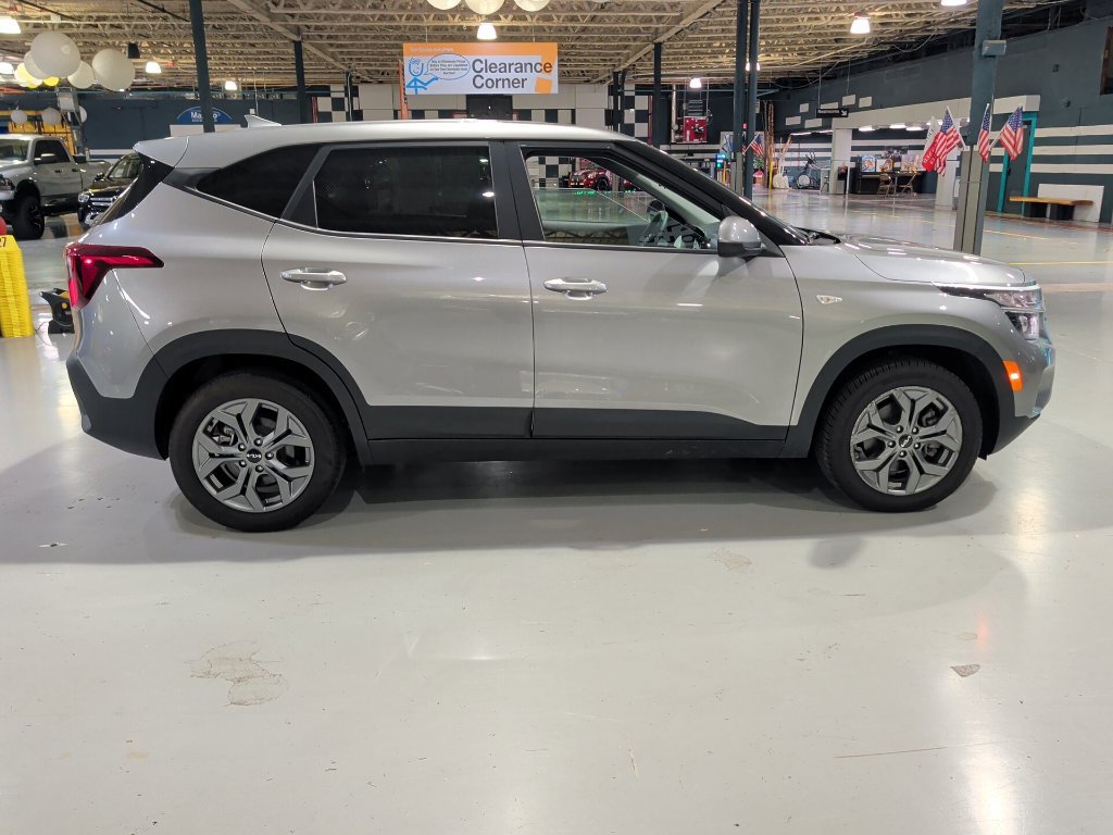 Used 2024 Kia Seltos LX AWD/4WD image 10