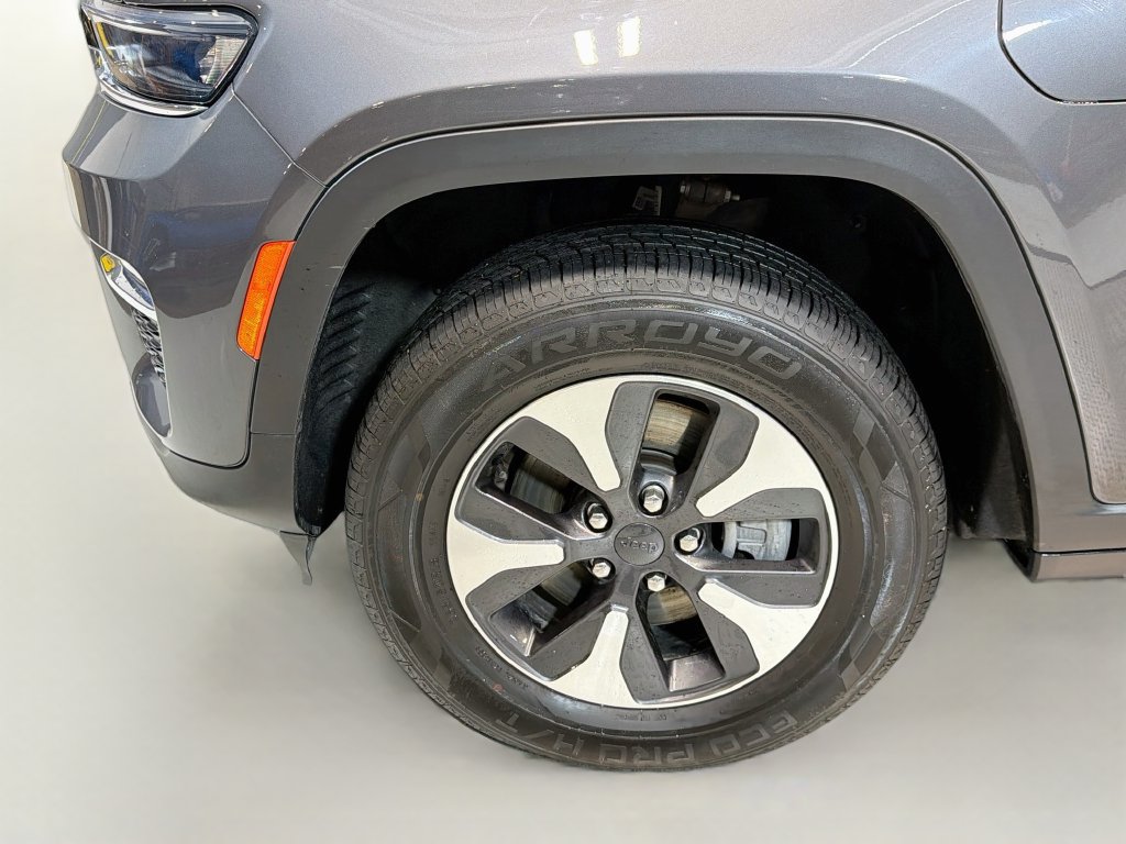 Used 2023 Jeep Grand Cherokee 4WD 4xe image 32