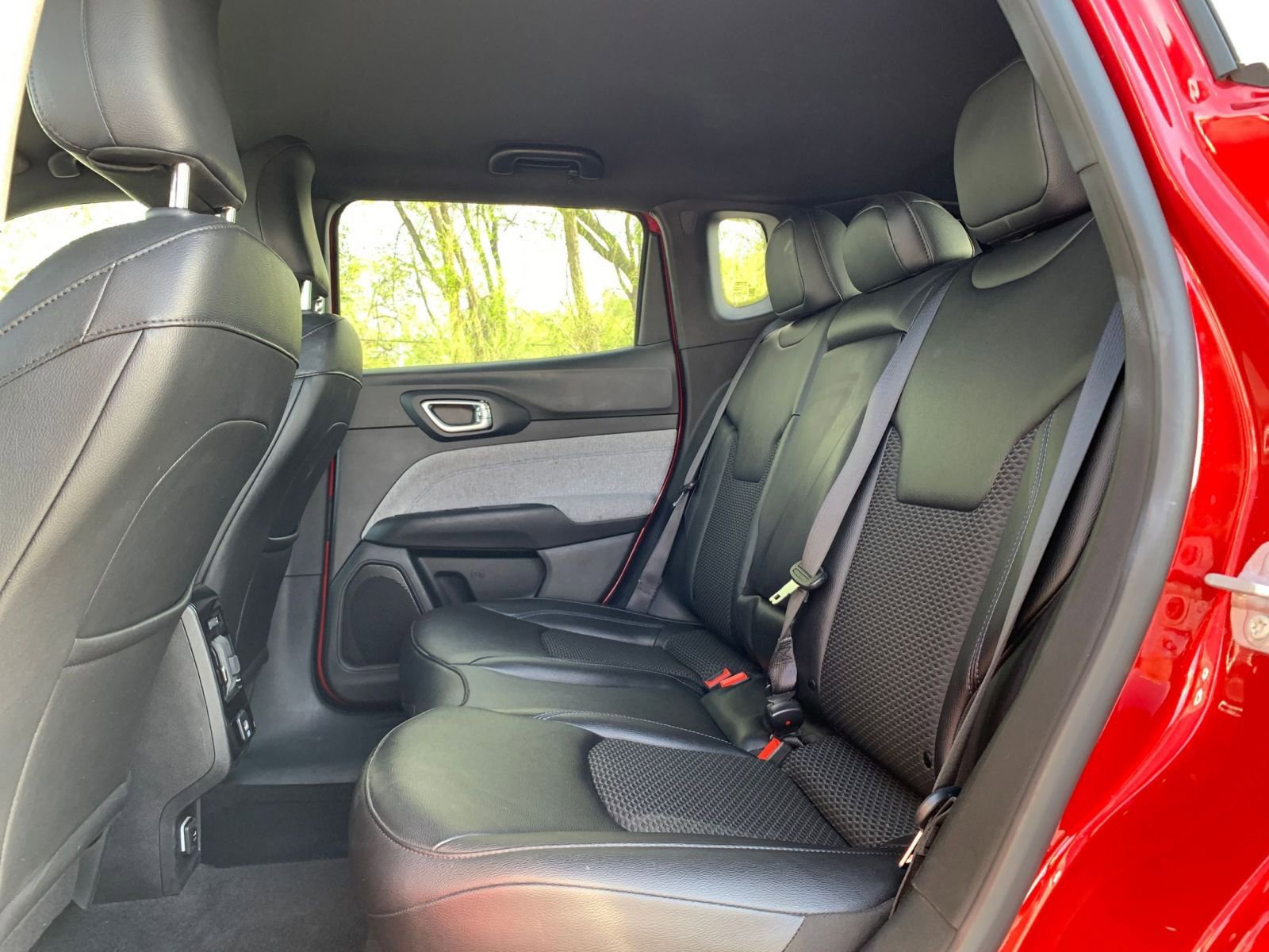 Used 2025 Jeep Compass Latitude image 24