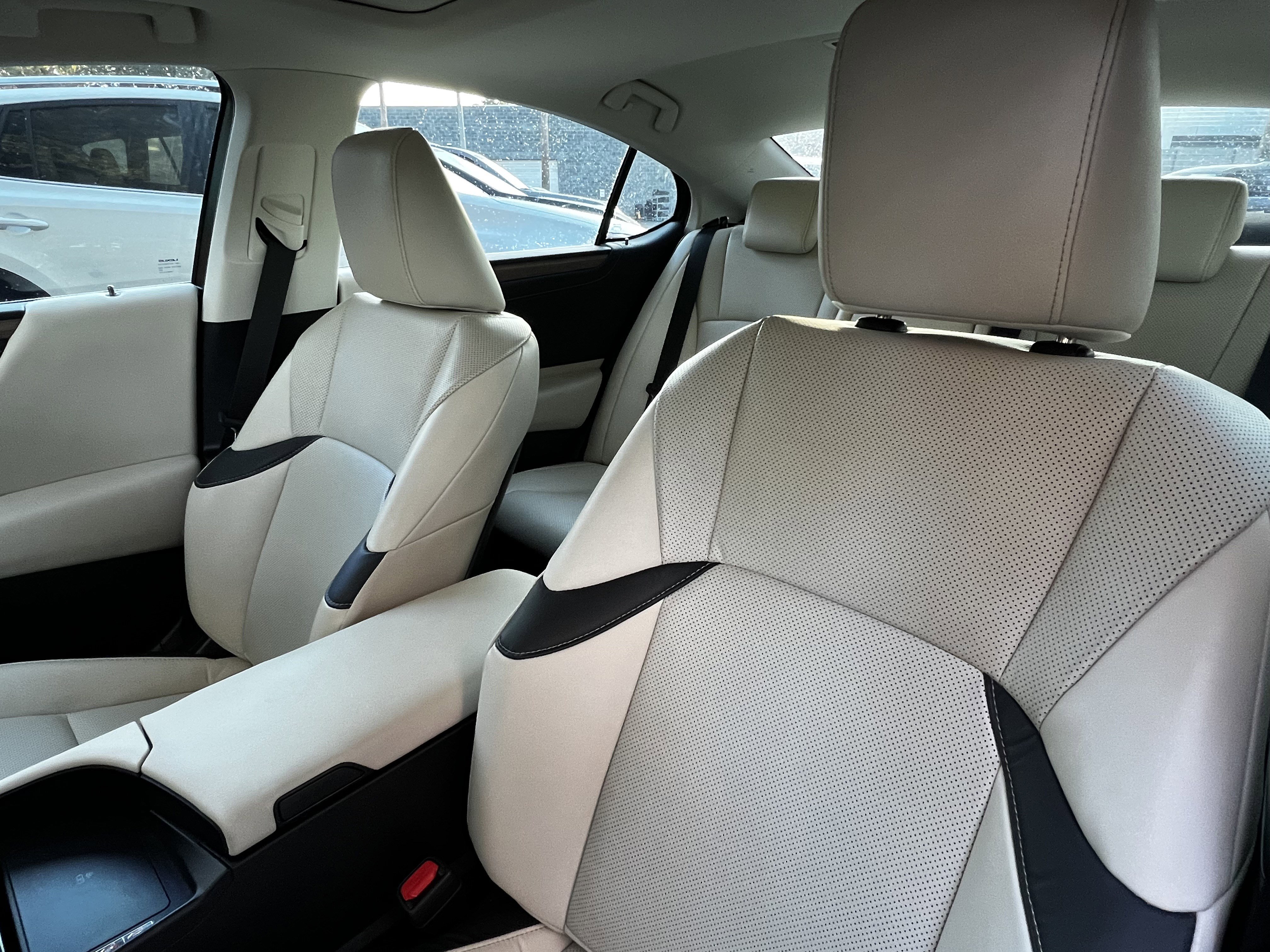 Certified 2025 Lexus ES 300h w/ Premium Package image 17