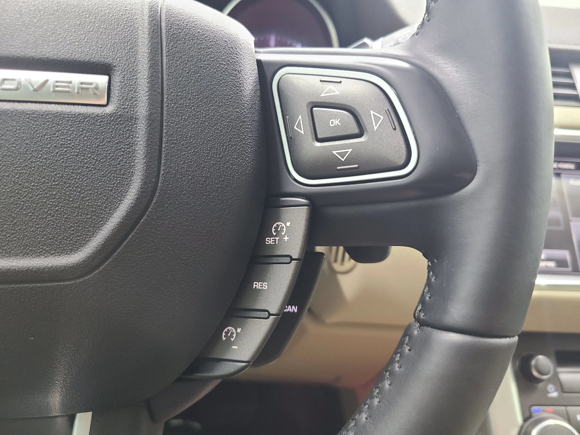 Used 2015 Land Rover Range Rover Evoque Pure Plus AWD/4WD image 32