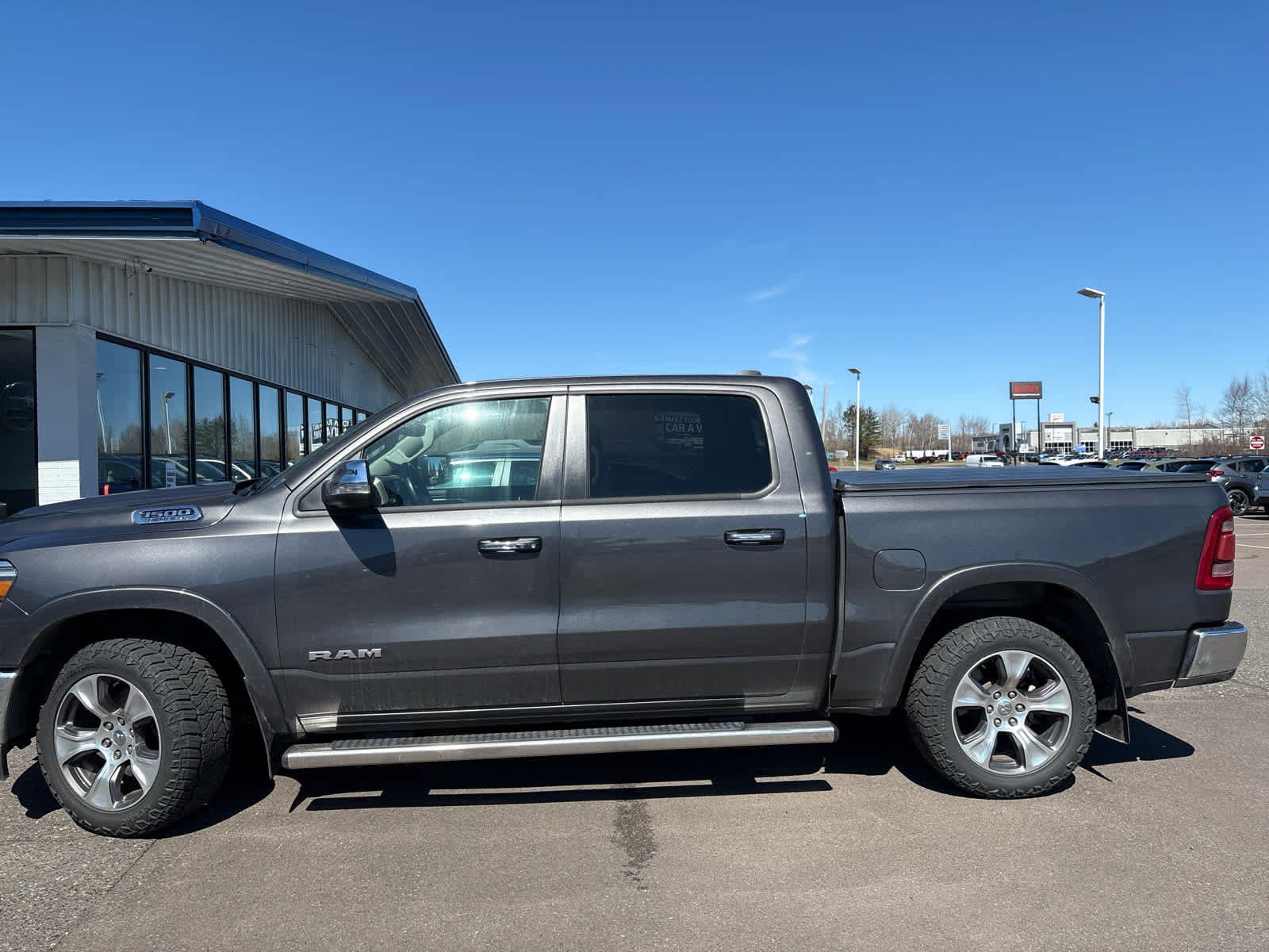 Used 2022 RAM 1500 Laramie AWD/4WD image 4