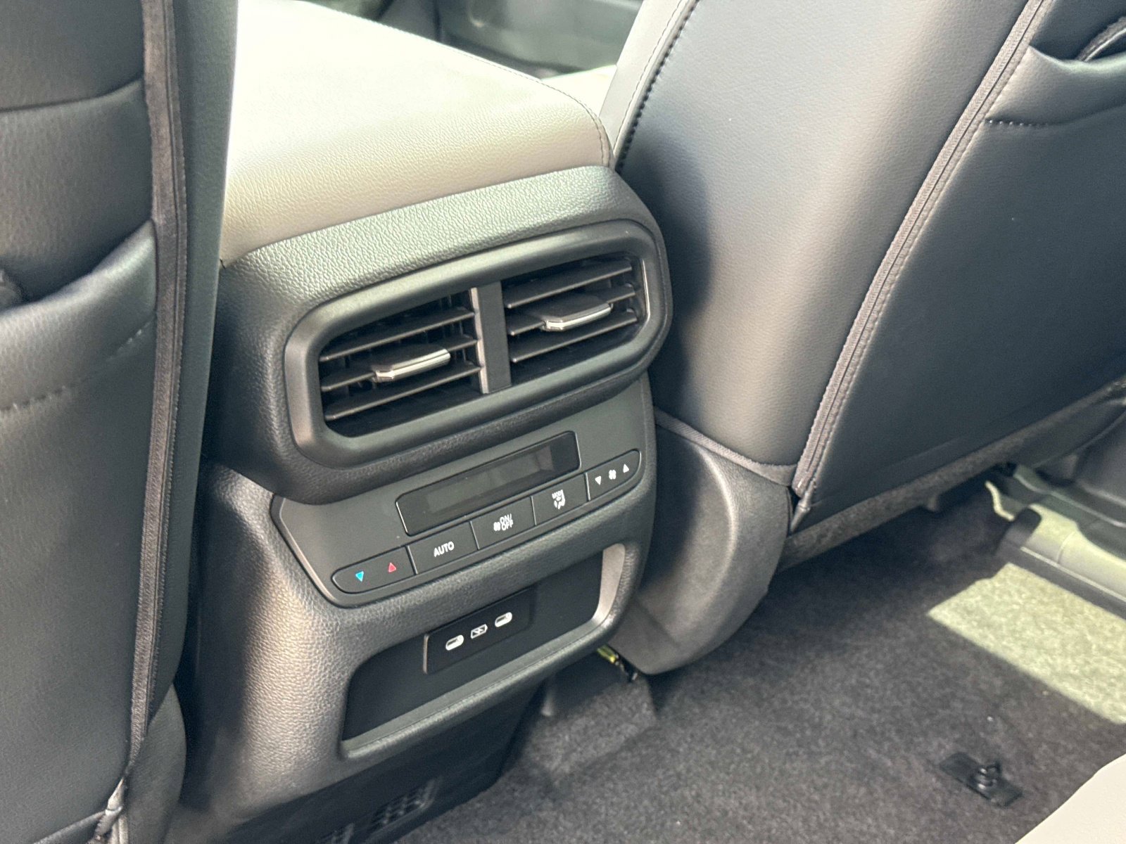 Used 2025 Honda Pilot EX-L image 15