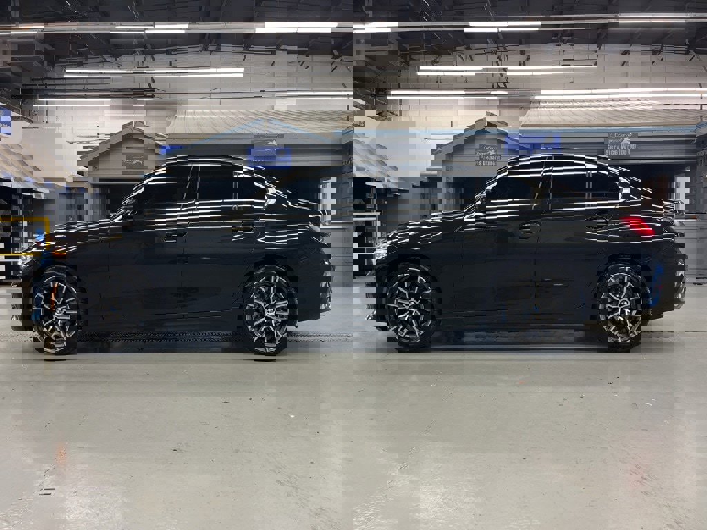 Used 2020 BMW 330i xDrive Sedan w/ Premium Package image 4