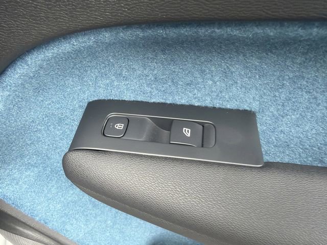 Used 2023 Volvo XC40 Recharge Plus image 30