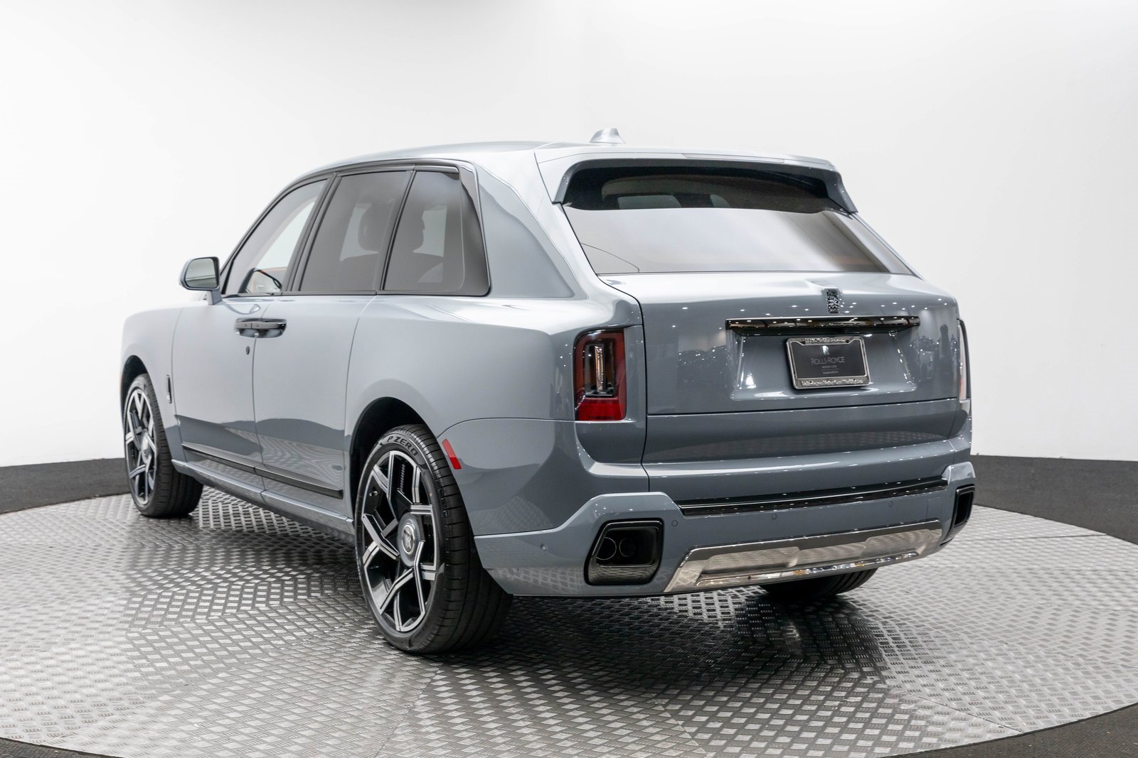 New 2026 Rolls-Royce Cullinan Black Badge image 7