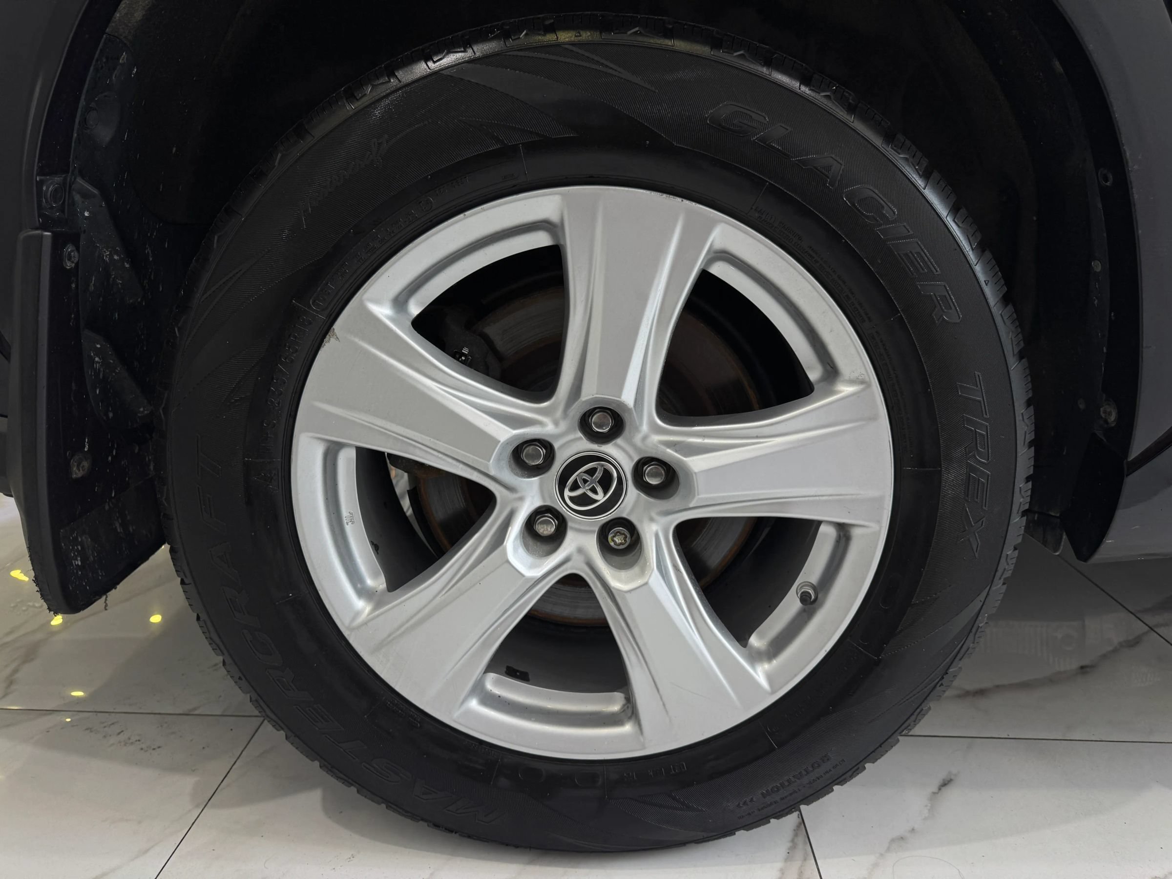 Used 2022 Toyota Highlander L AWD/4WD image 10