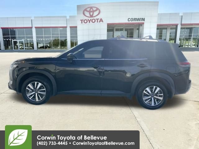 Used 2025 Nissan Pathfinder SL AWD/4WD image 2