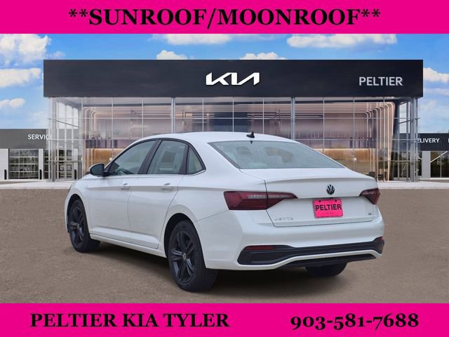 Used 2023 Volkswagen Jetta SE w/ Panoramic Sunroof Package FWD image 5
