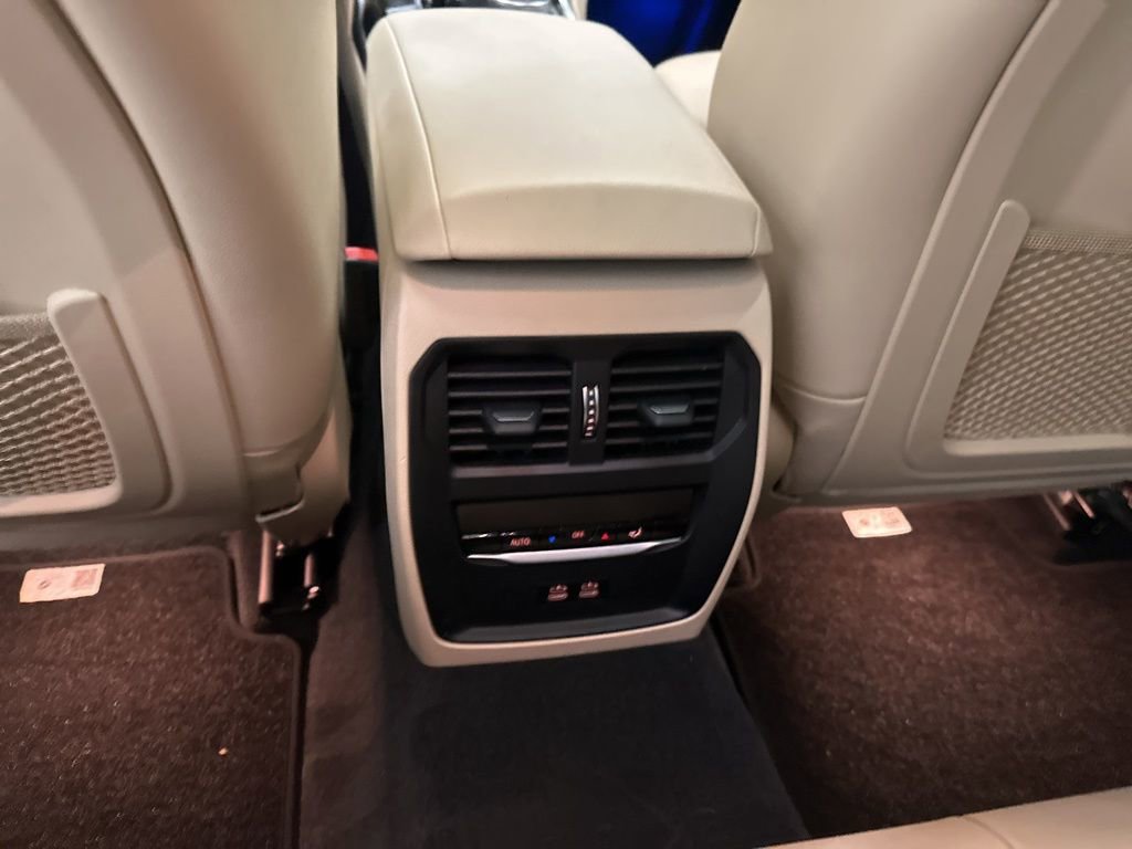 Used 2022 BMW 330i Sedan w/ Premium Package image 23