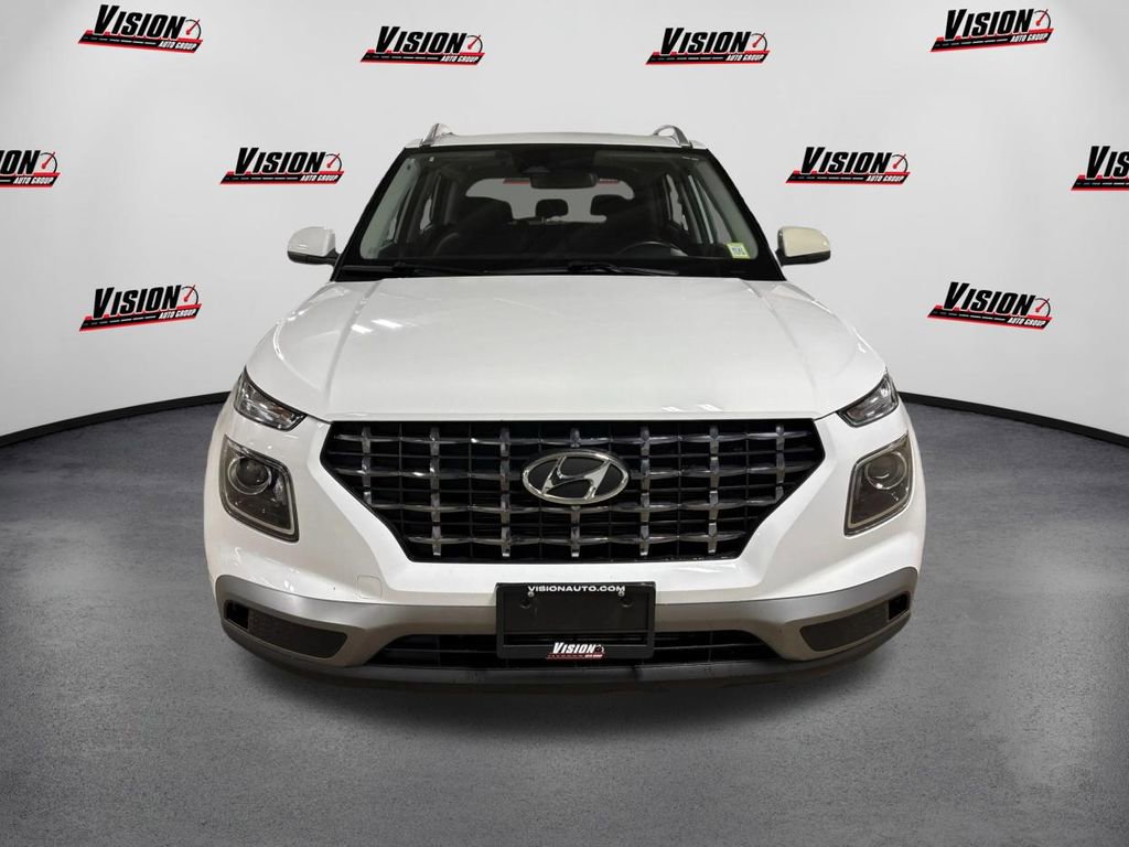 Used 2023 Hyundai Venue SEL w/ Cargo Package image 2