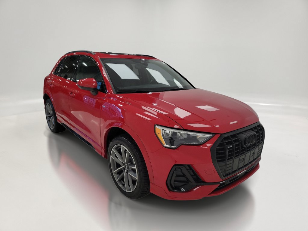 Used 2021 Audi Q3 2.0T Premium w/ Convenience Package AWD/4WD image 3