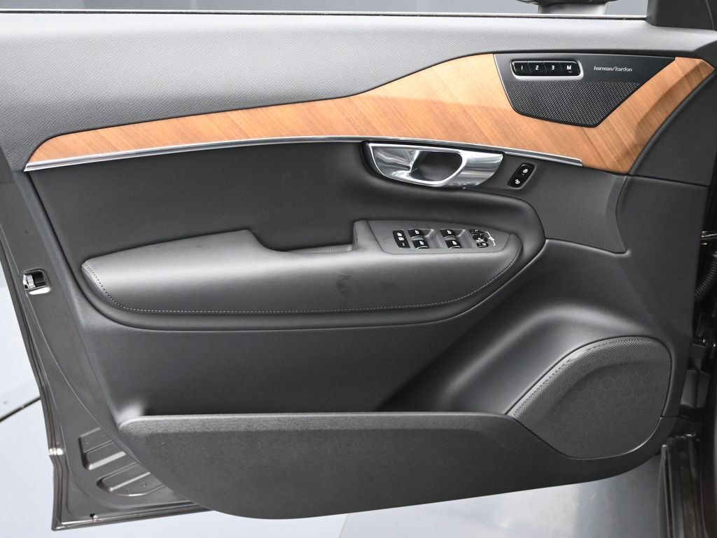 New 2025 Volvo XC90 B6 Plus w/ Protection Package Premier image 23