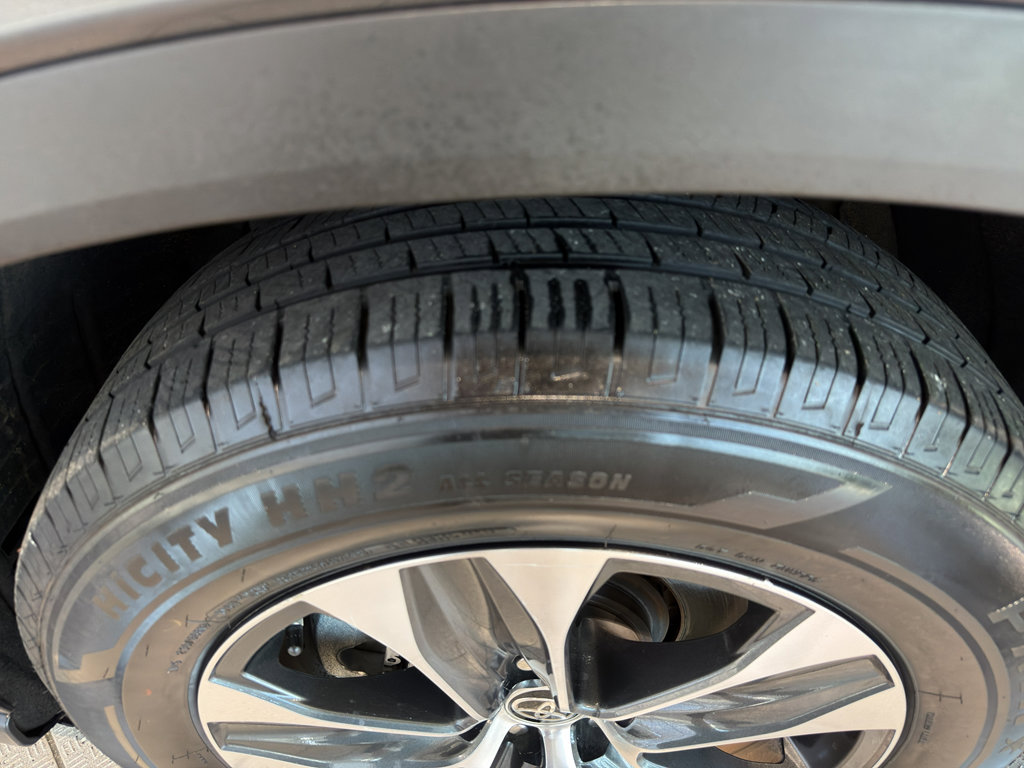 Used 2020 Toyota Highlander XLE image 10