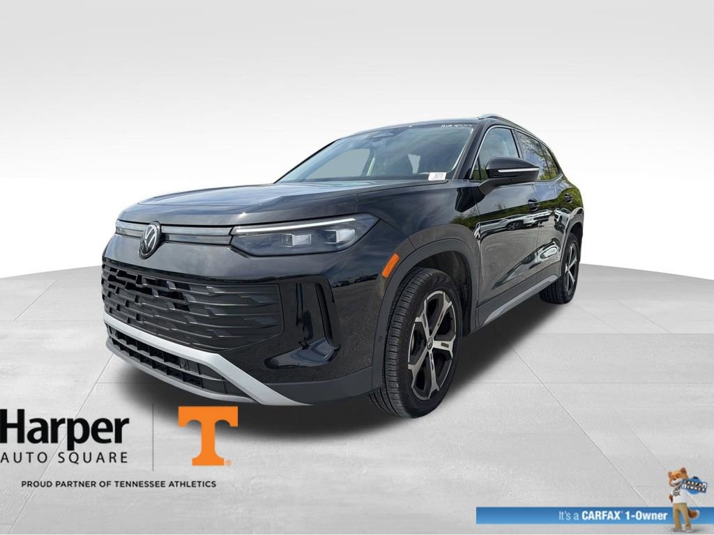 Used 2025 Volkswagen Tiguan SE w/ Panoramic Sunroof Package image 1