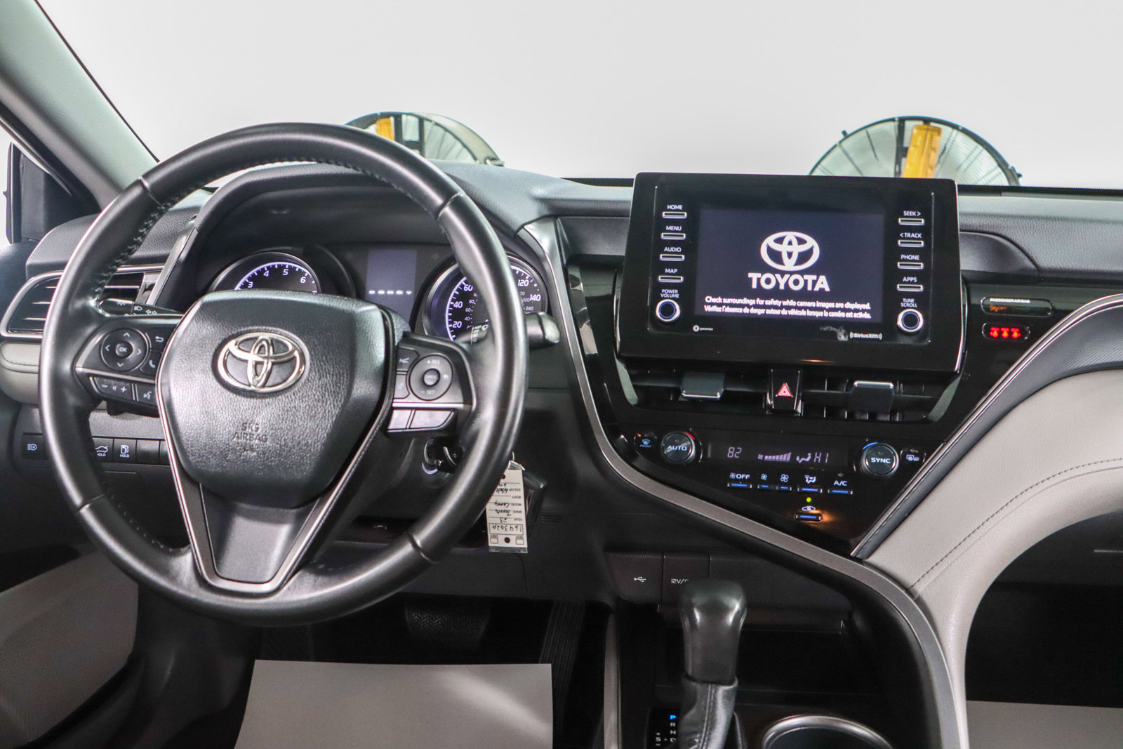 Used 2023 Toyota Camry SE image 17